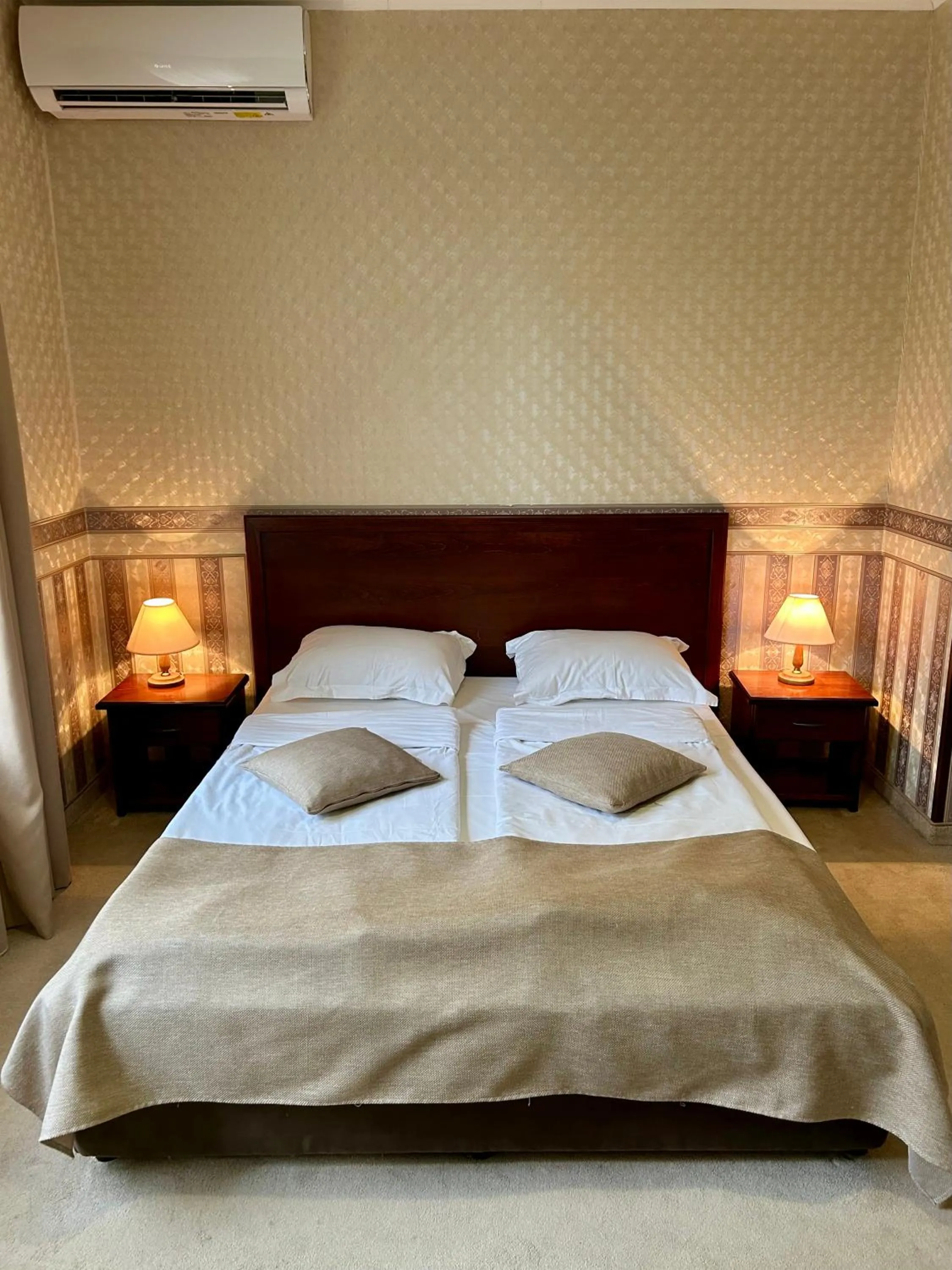Bed in Chateau Montagne Hotel Troyan
