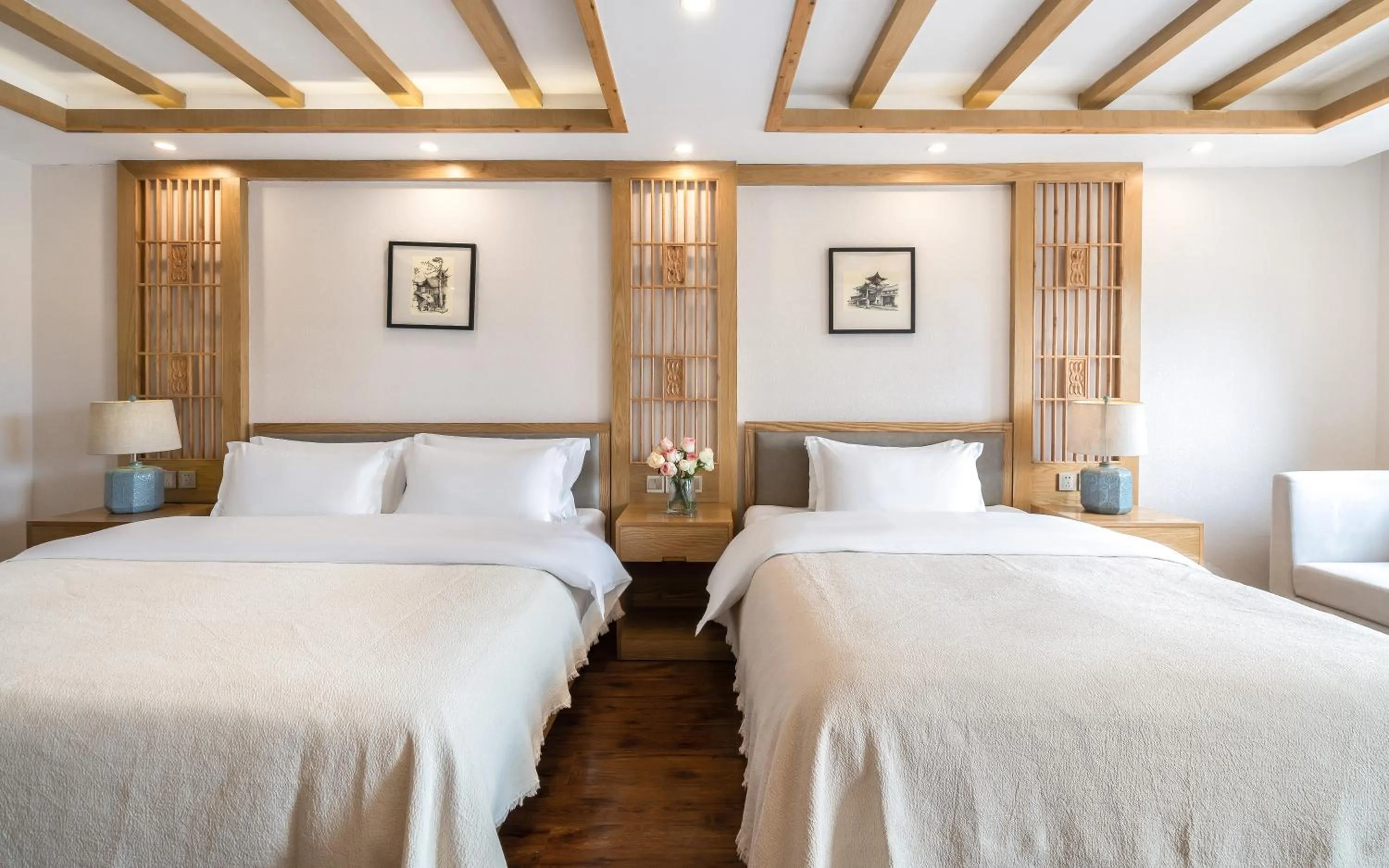 Bed in Lijiang Gemmer Hotel