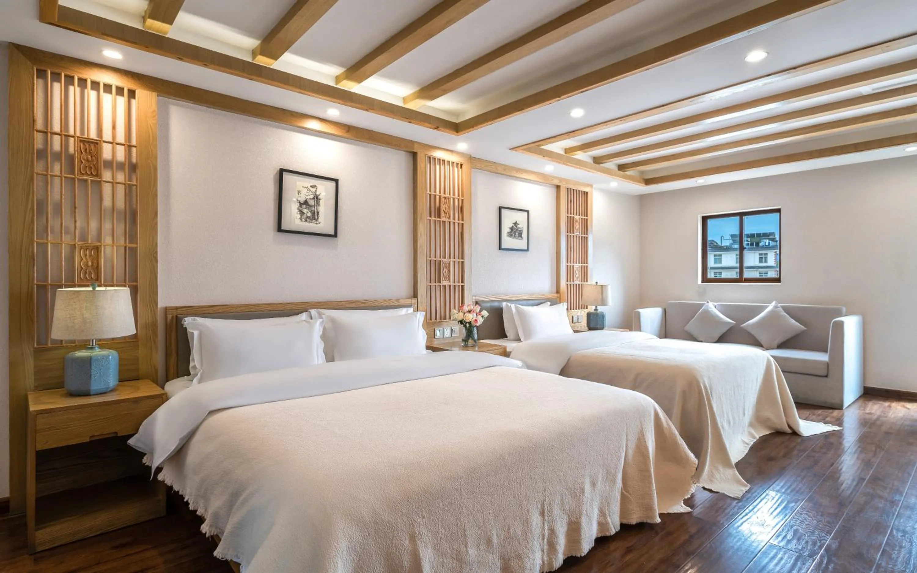 Photo of the whole room, Bed in Lijiang Gemmer Hotel