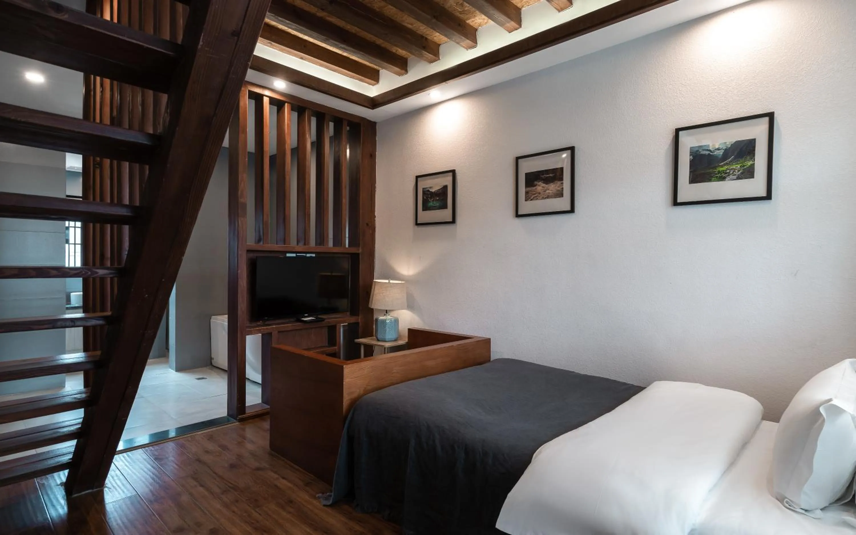 Bedroom, Bed in Lijiang Gemmer Hotel