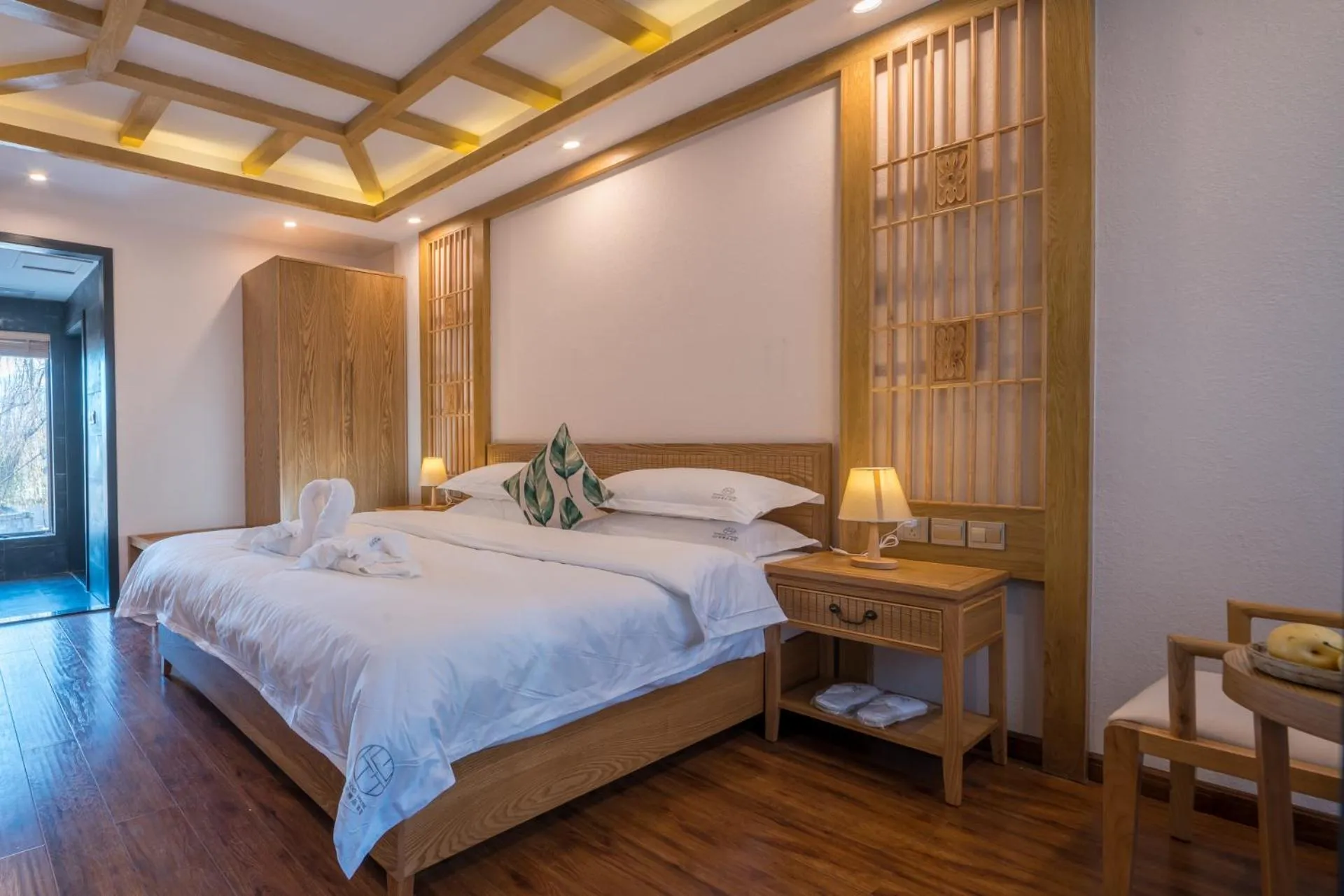 Bedroom, Bed in Lijiang Gemmer Hotel