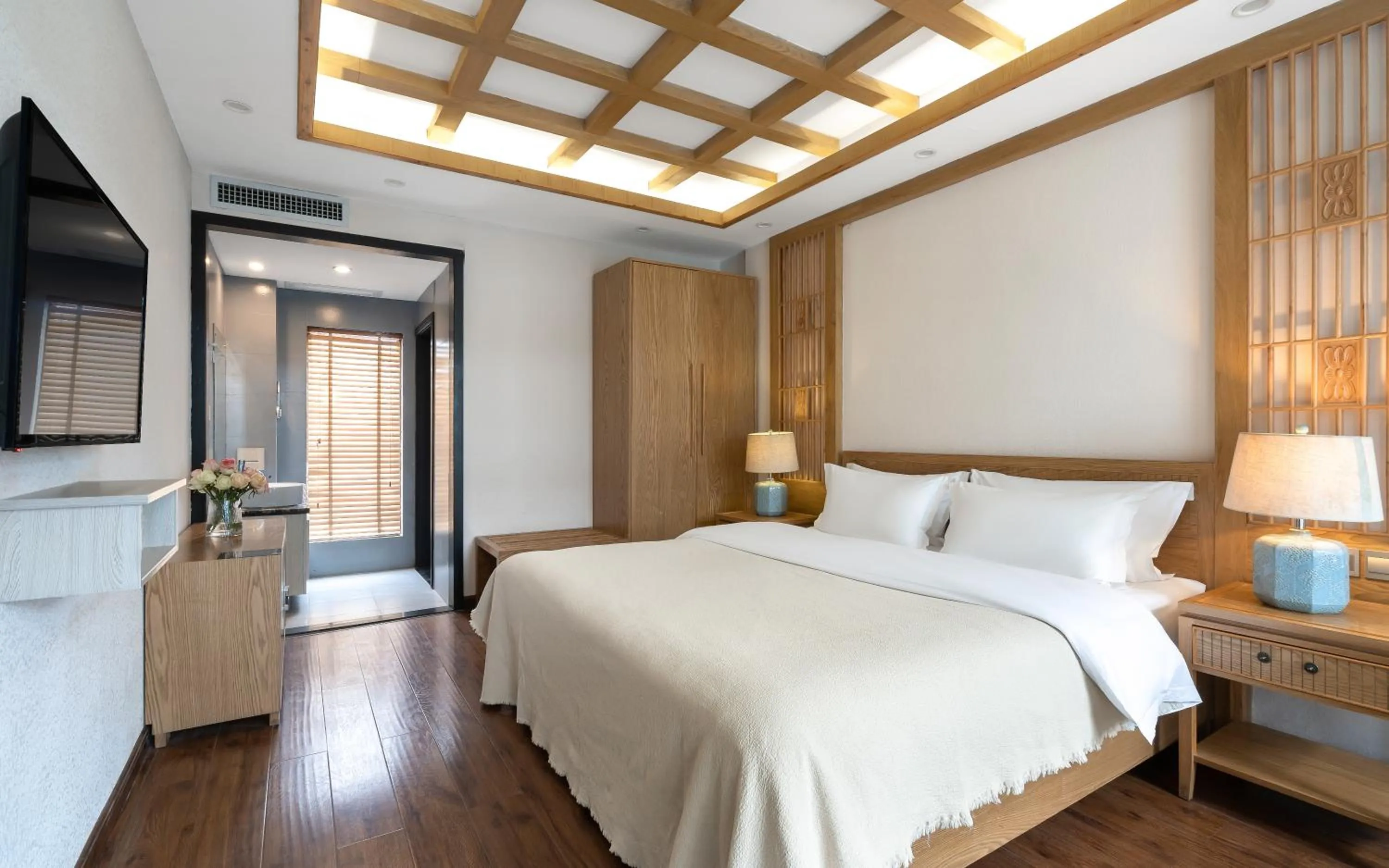 Photo of the whole room, Bed in Lijiang Gemmer Hotel