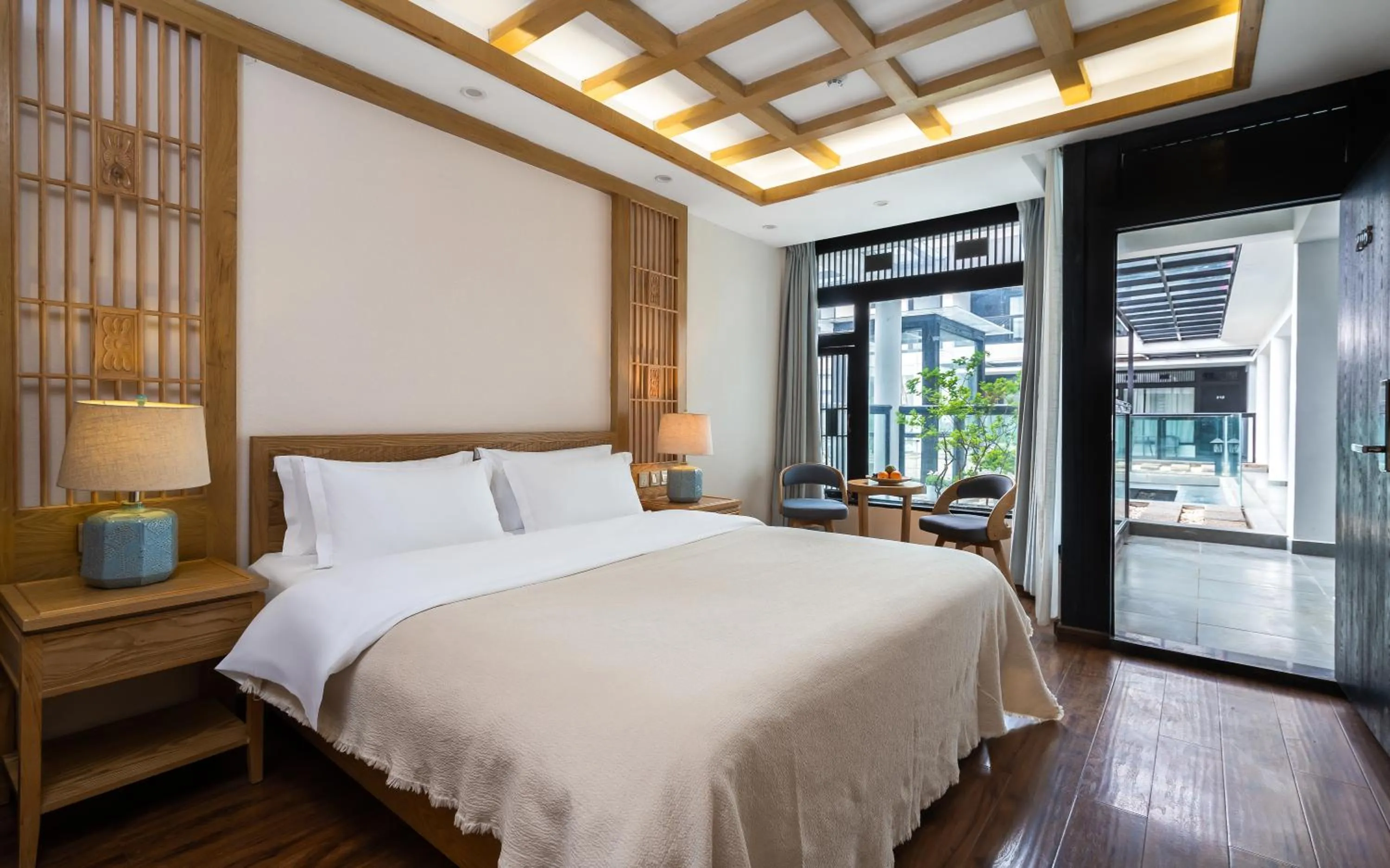Photo of the whole room, Bed in Lijiang Gemmer Hotel