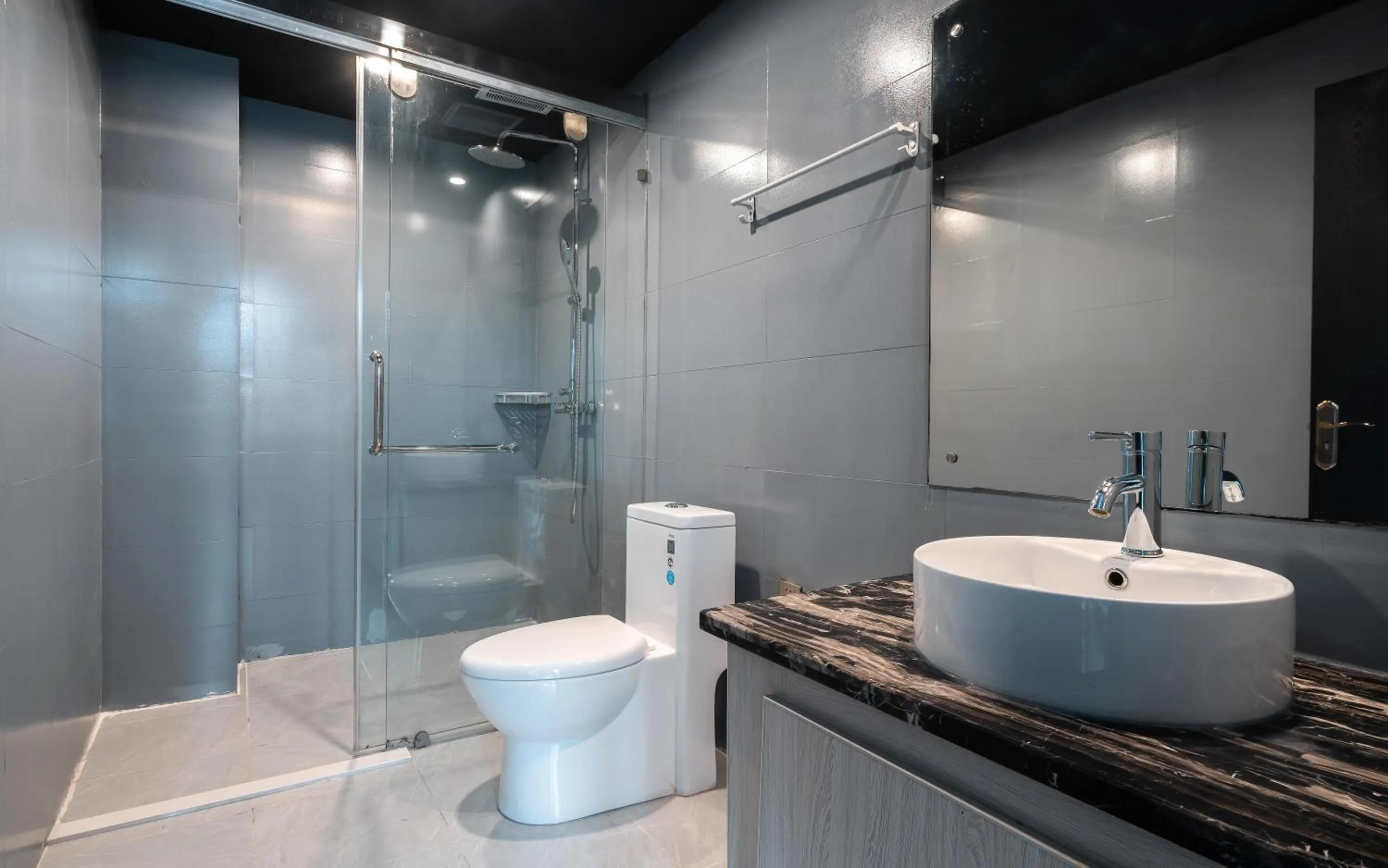 Shower in Lijiang Gemmer Hotel