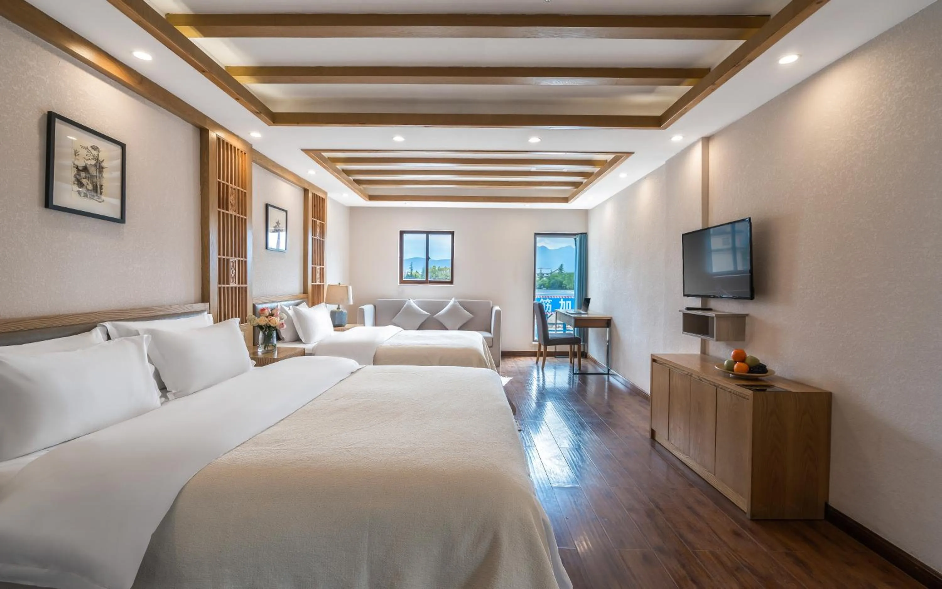 Photo of the whole room, Bed in Lijiang Gemmer Hotel