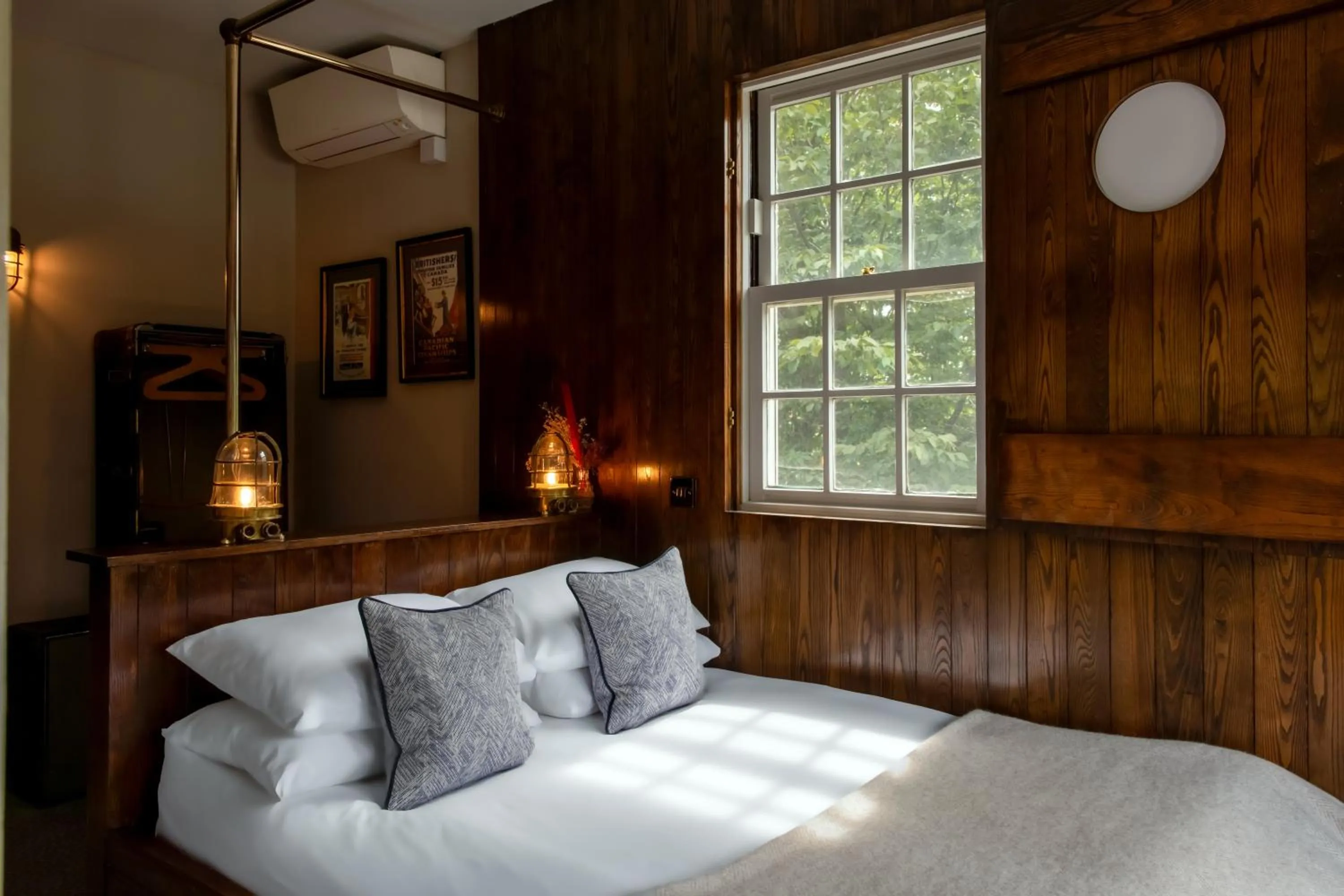 Bedroom, Bed in The Pilot Inn