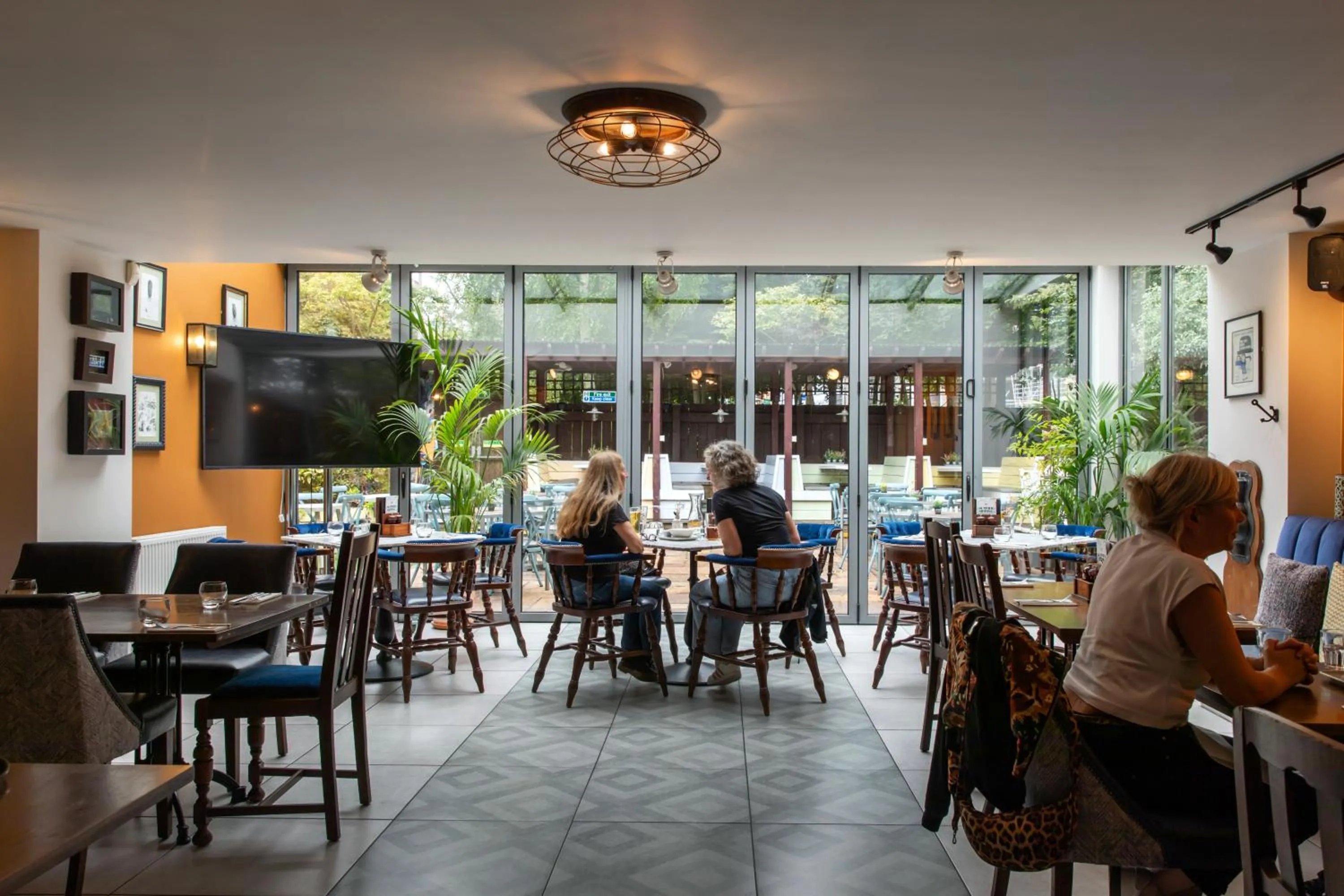 Restaurant/places to eat in The Pilot Inn