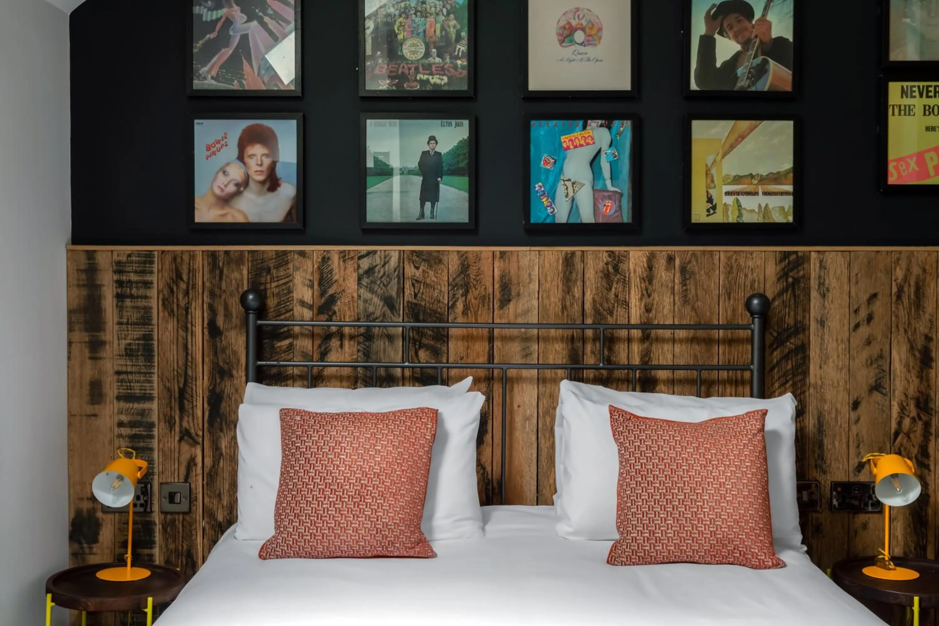 Bed in The Pilot Inn