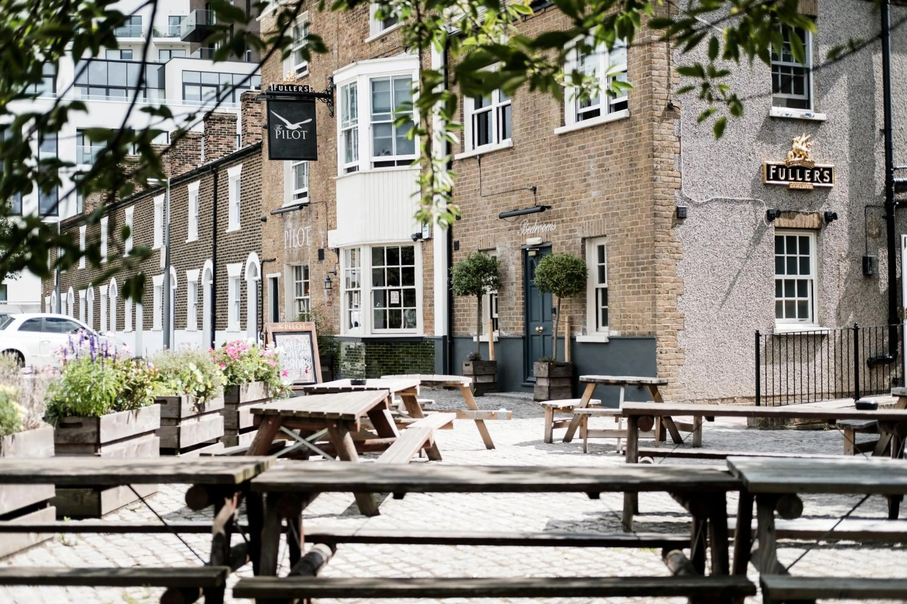 Facade/entrance in The Pilot Inn
