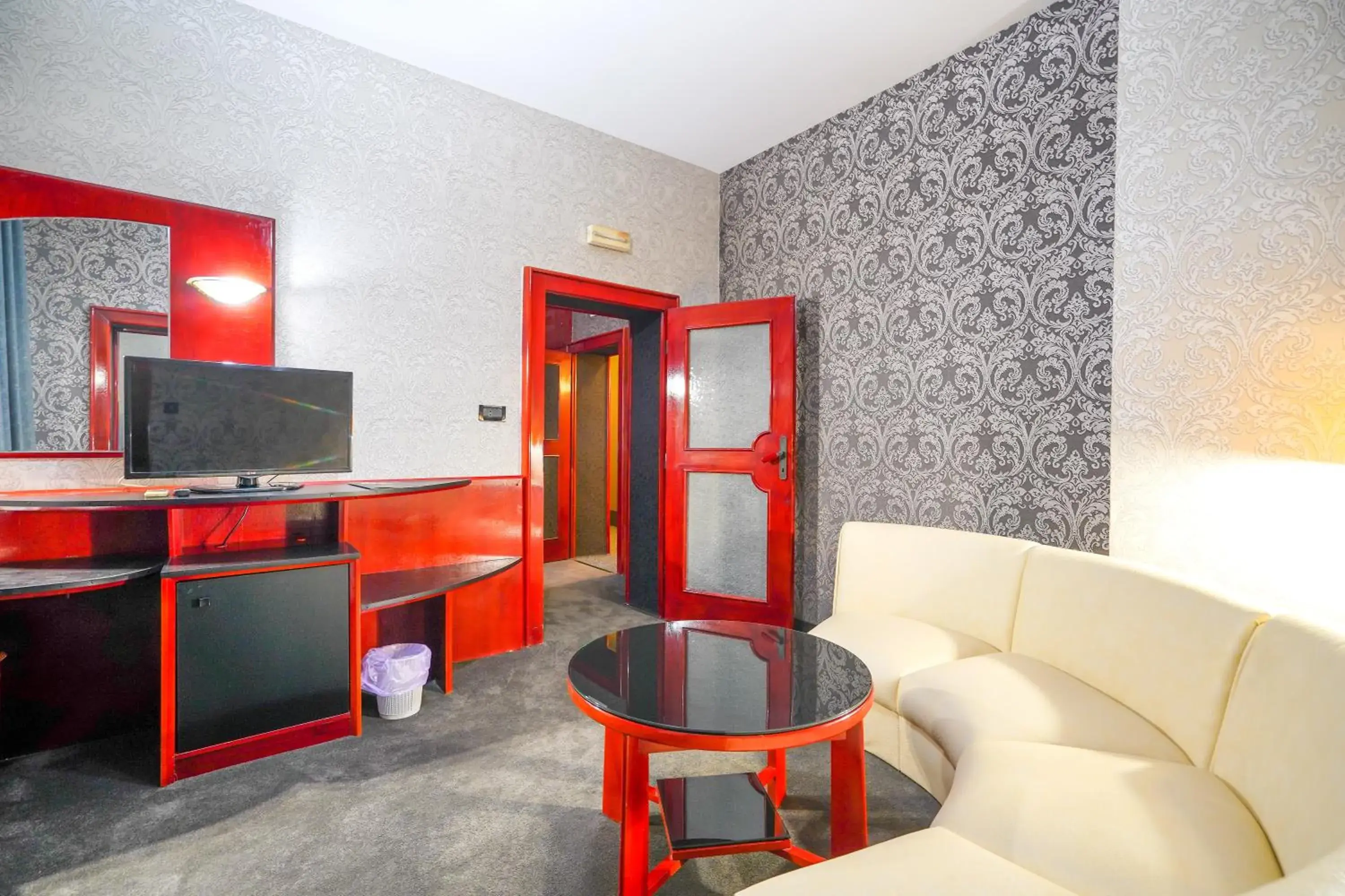 Suite - Free Spa Access in Hotel Central Club Sofia Suite - Free Spa Access in Hotel Central Club Sofia