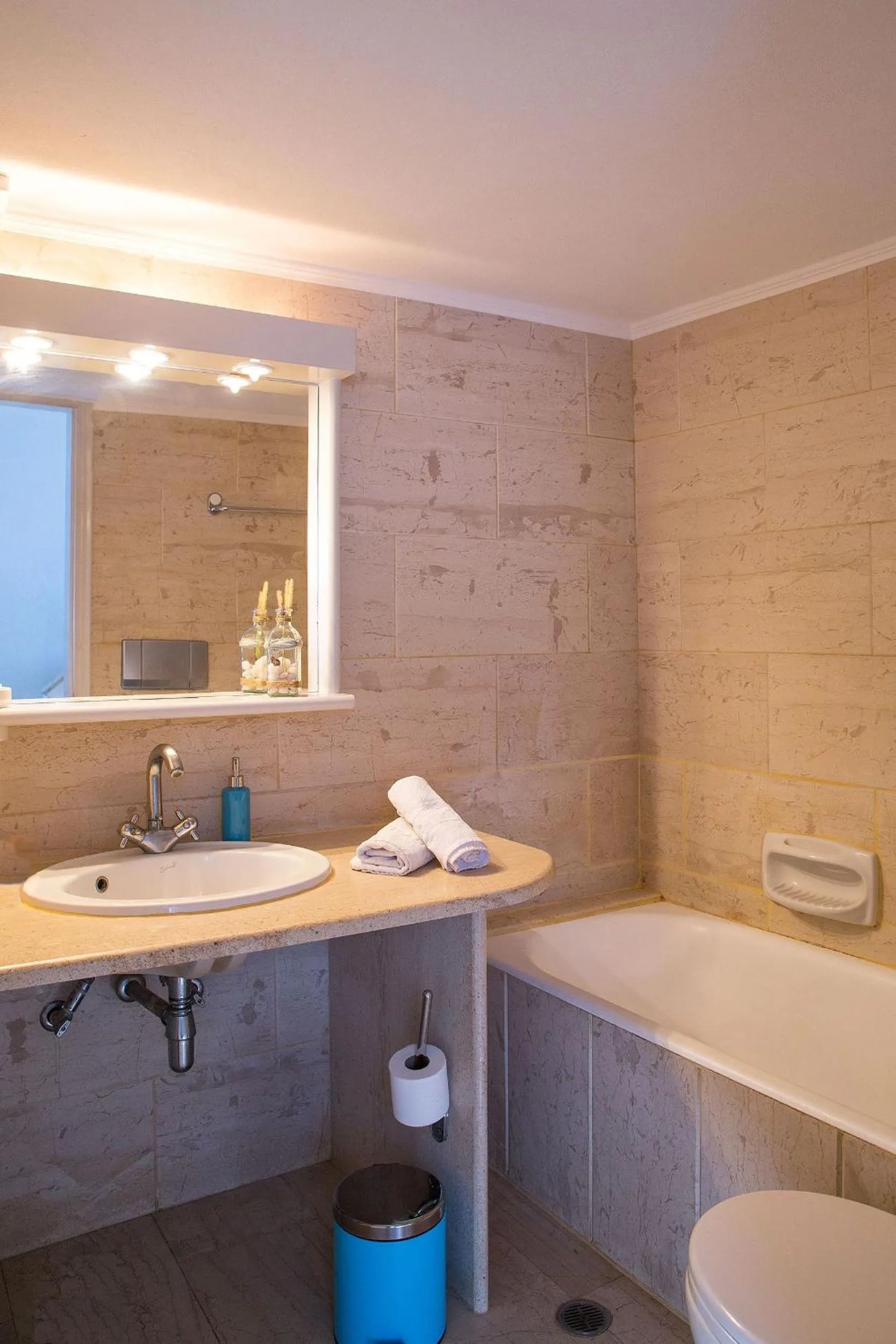 Primavera Paradise Apartments