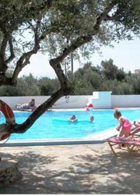 Swimming pool in Primavera Paradise Apartments