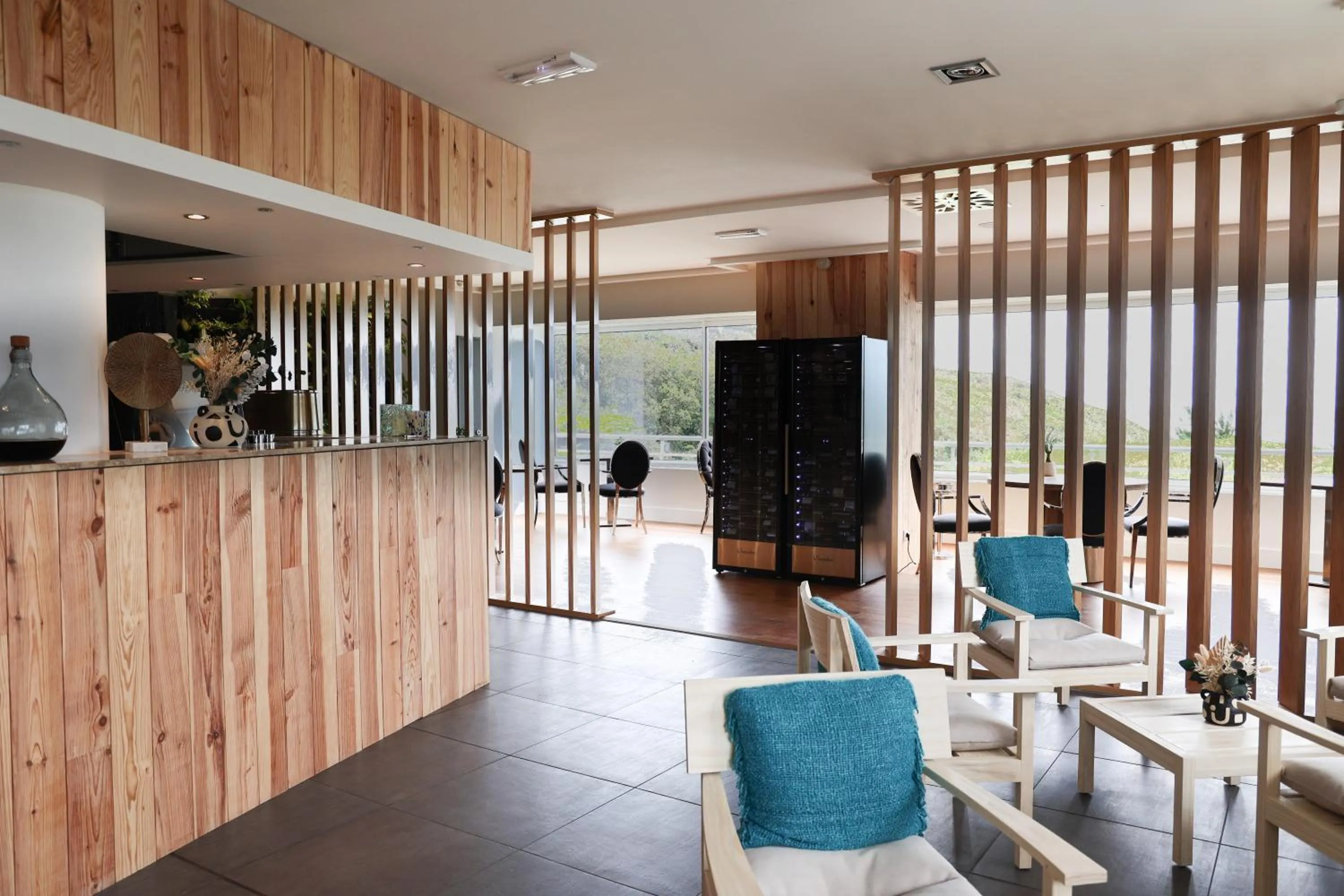 Lounge or bar in Hôtel & Spa Le Grand Large