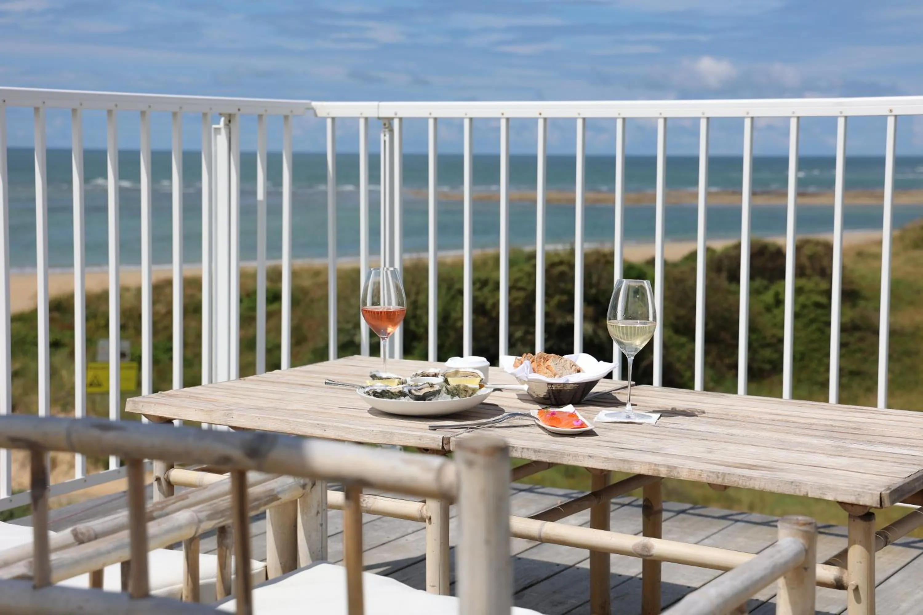 Patio in Hôtel & Spa Le Grand Large