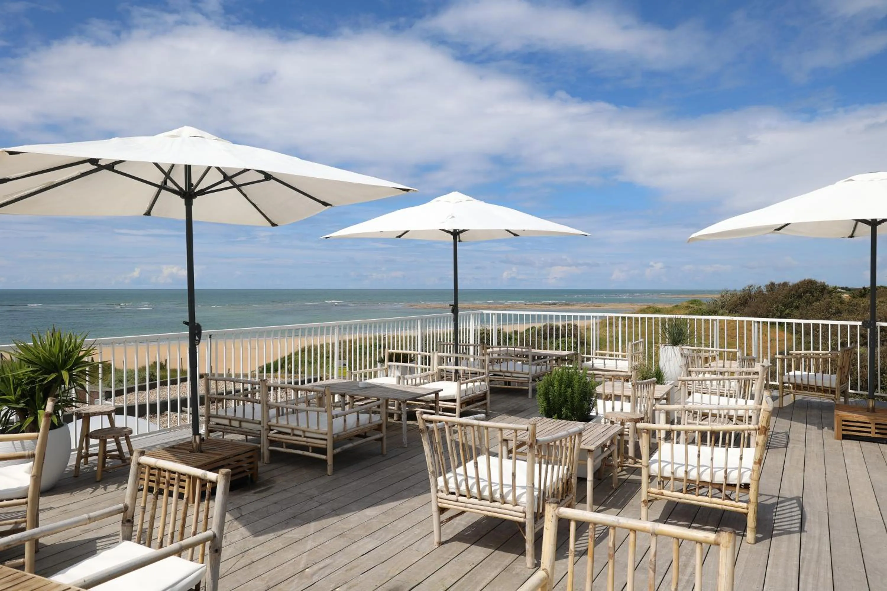 Patio in Hôtel & Spa Le Grand Large