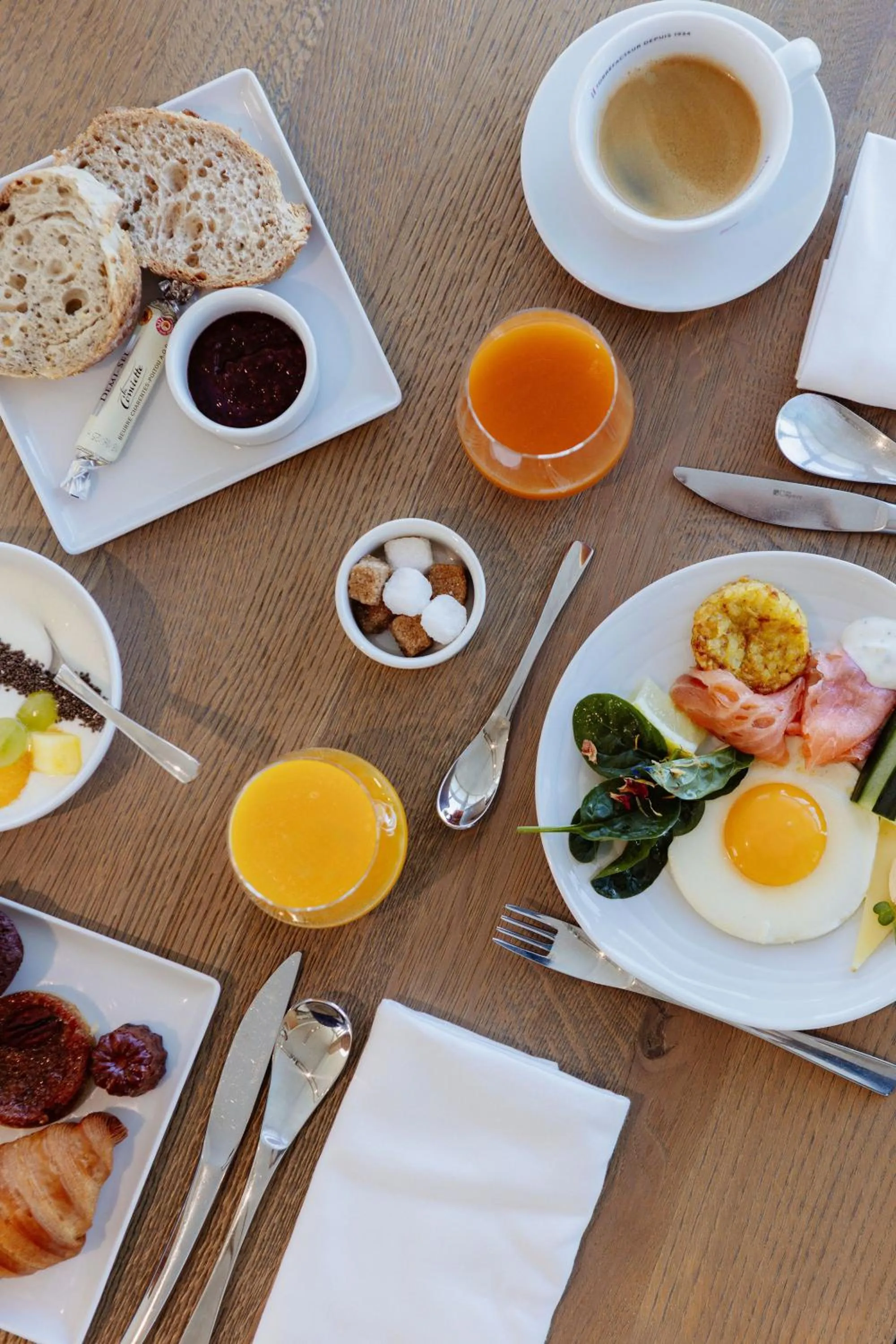 Breakfast in Hôtel & Spa Le Grand Large