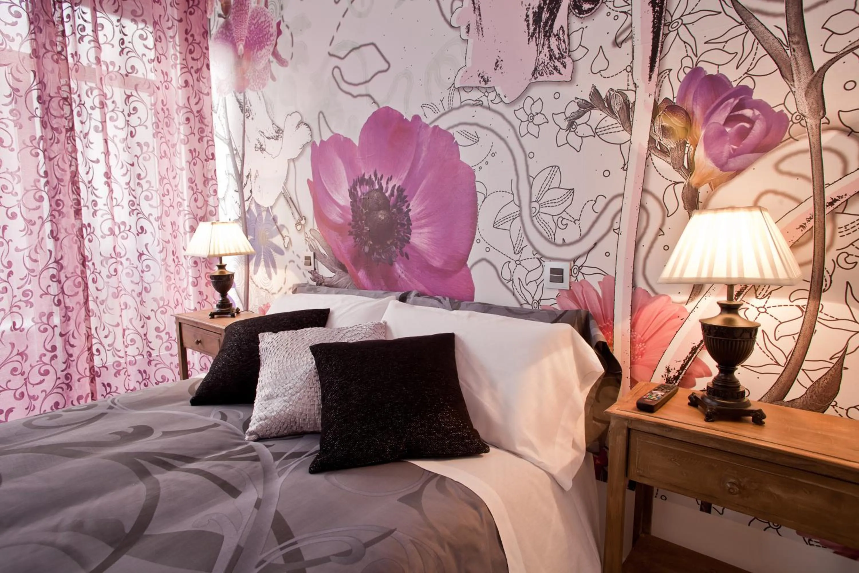 Decorative detail, Bed in Hostal Foster