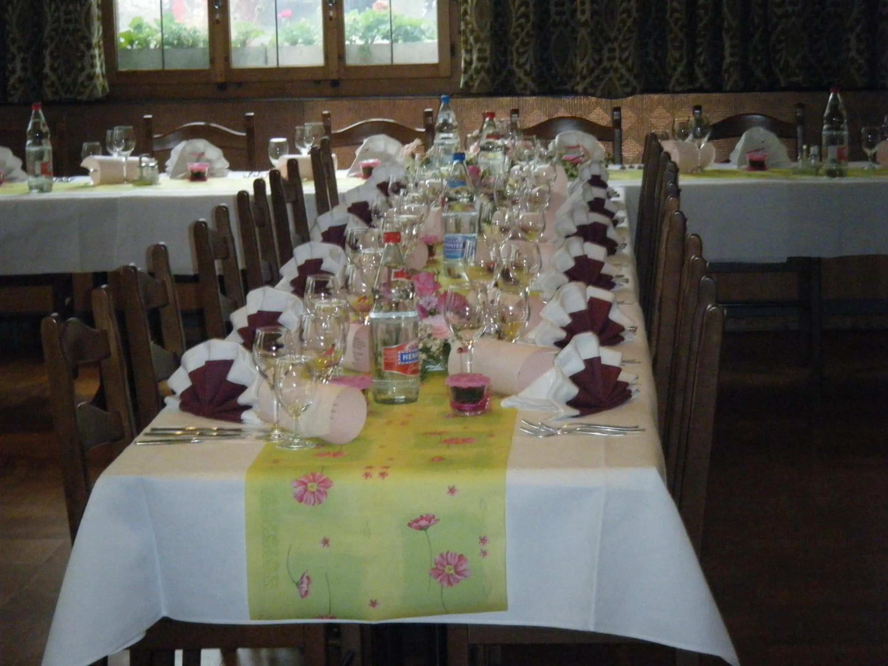 Banquet/Function facilities in Alpenrose