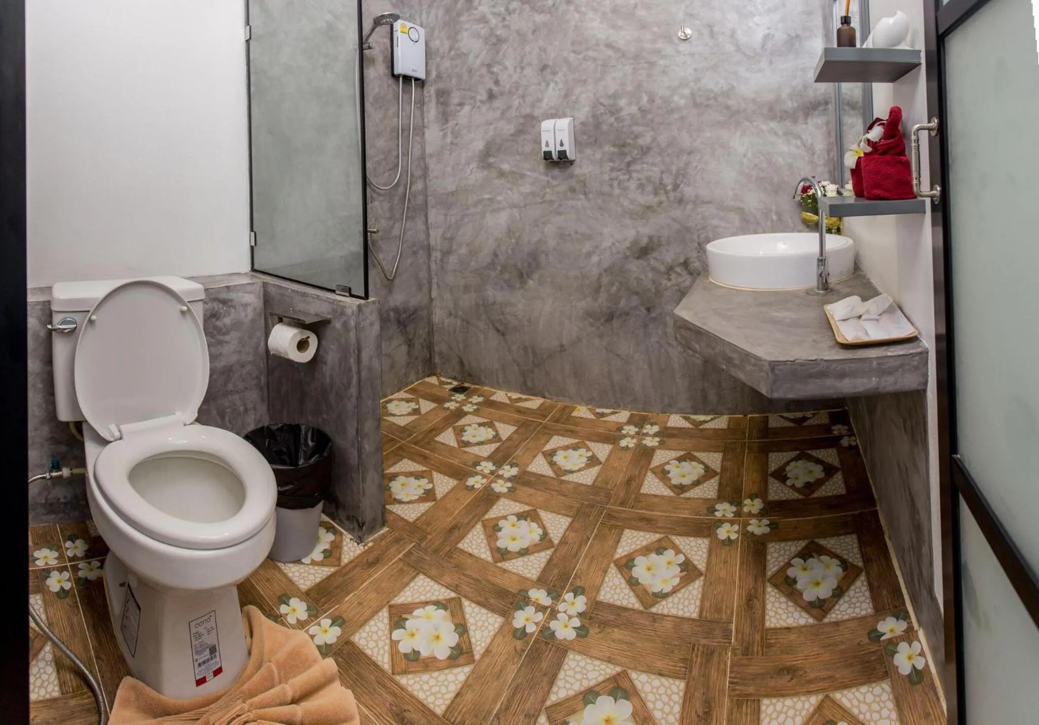 Shower in The Ozo Kohtao