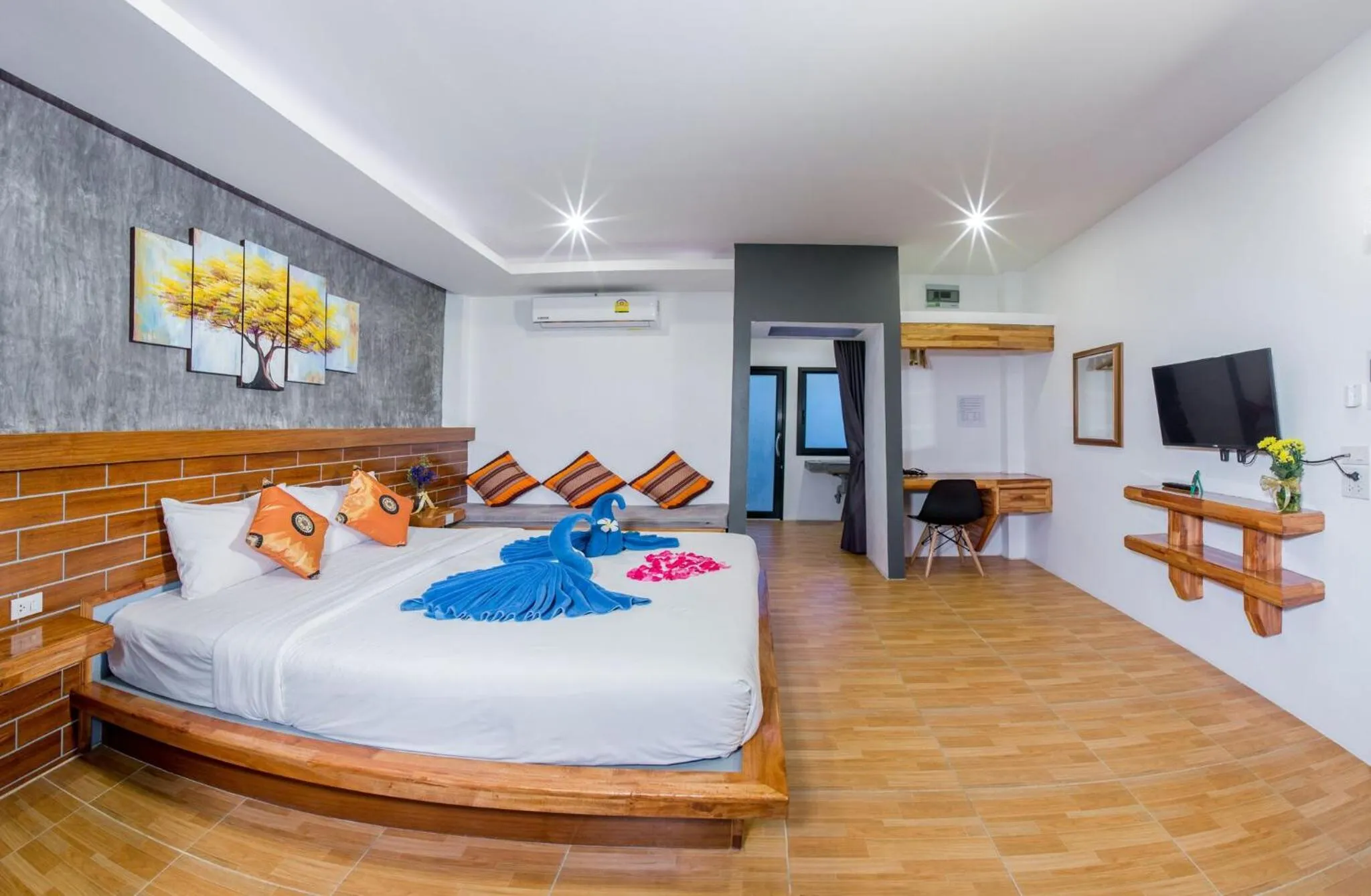 Photo of the whole room, Bed in The Ozo Kohtao