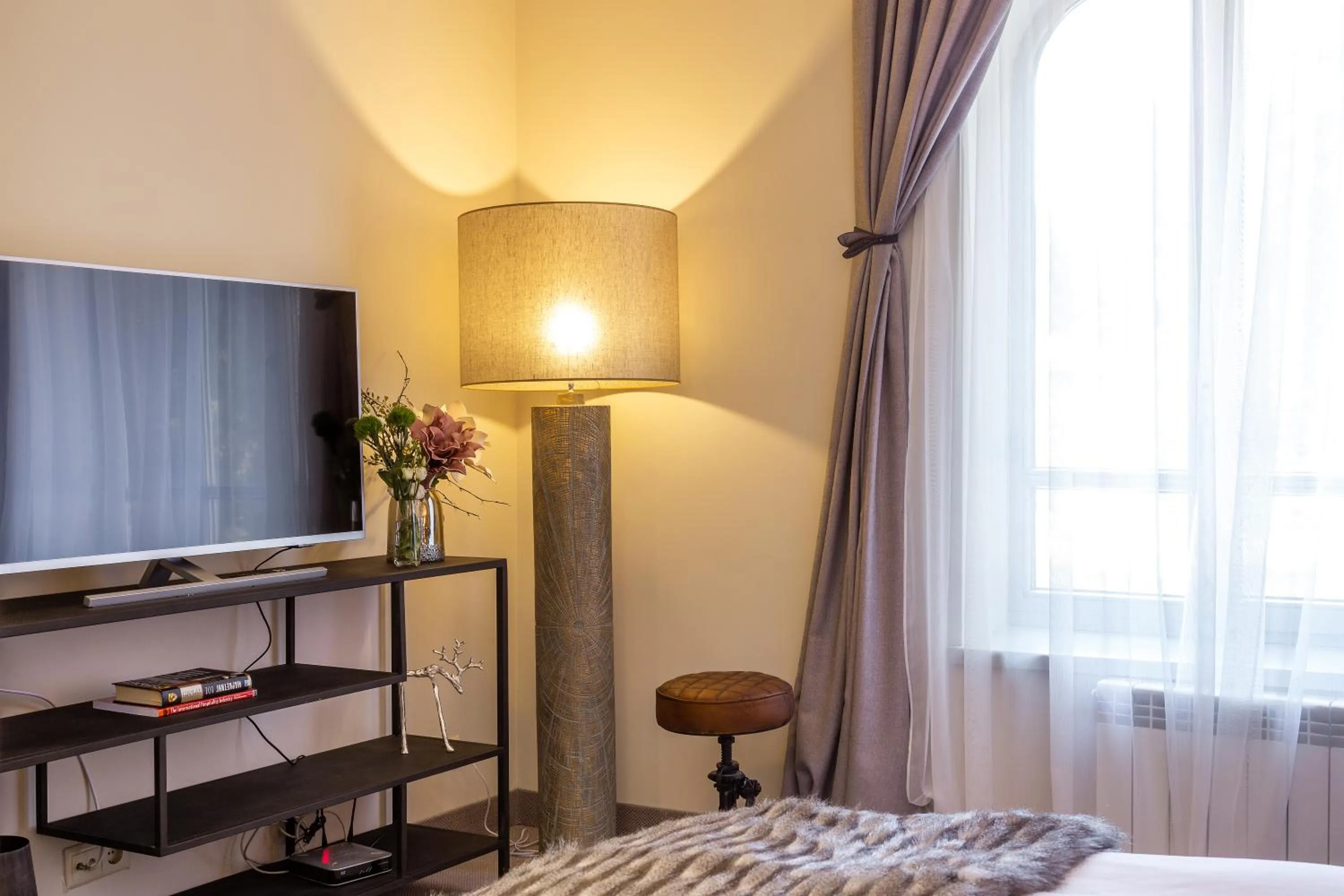 TV and multimedia, Bed in Villa Sokol