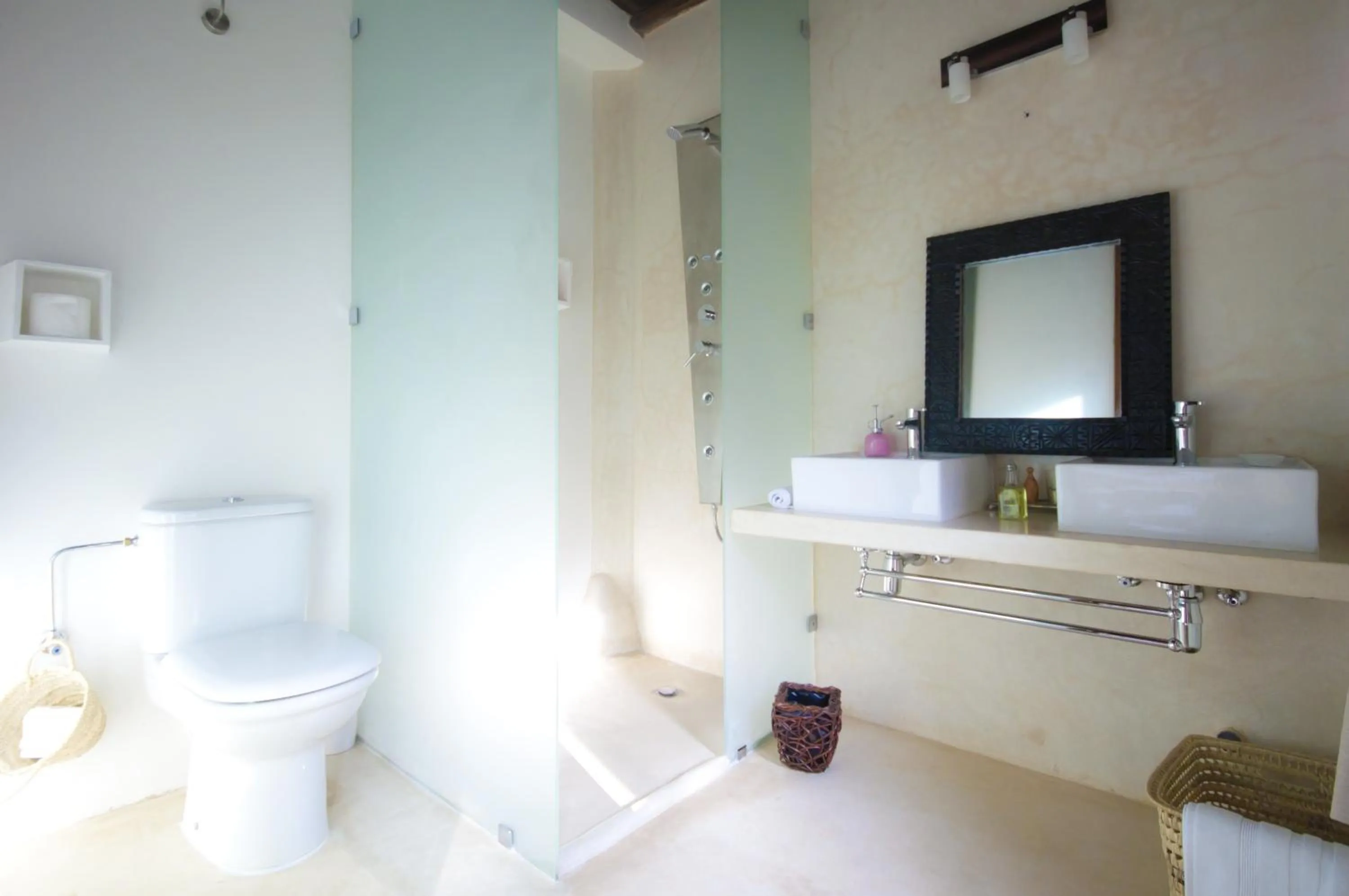 Bathroom in Riad El Maâti