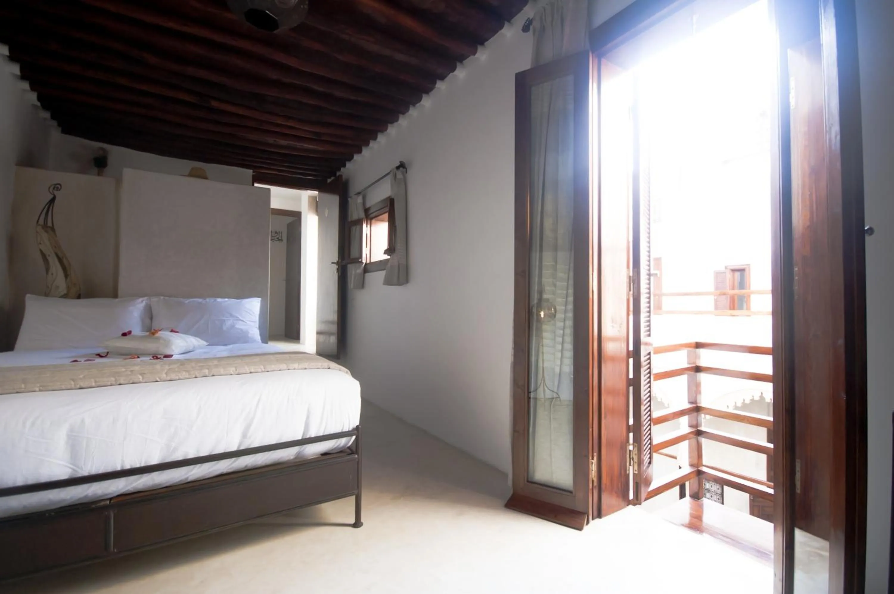 Photo of the whole room, Bed in Riad El Maâti