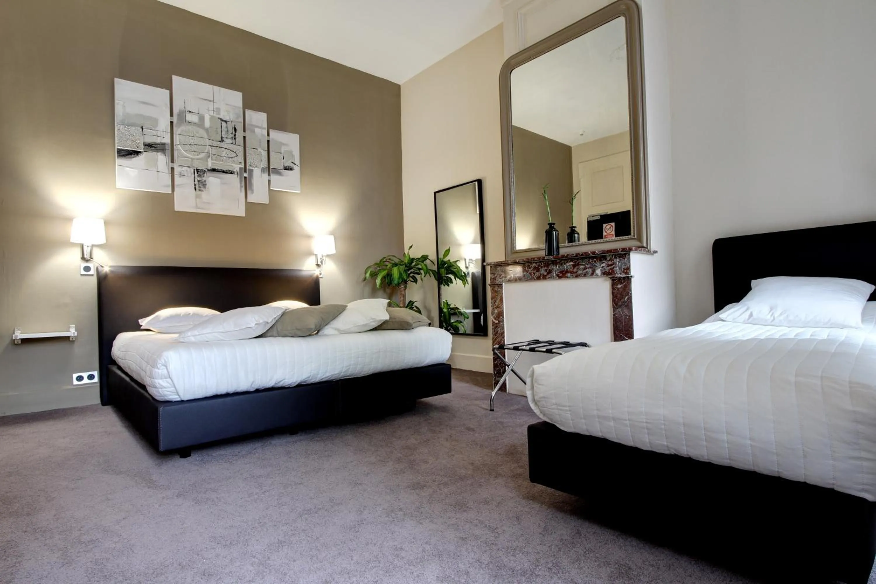 Bed in Logis Manoir de Fourcy