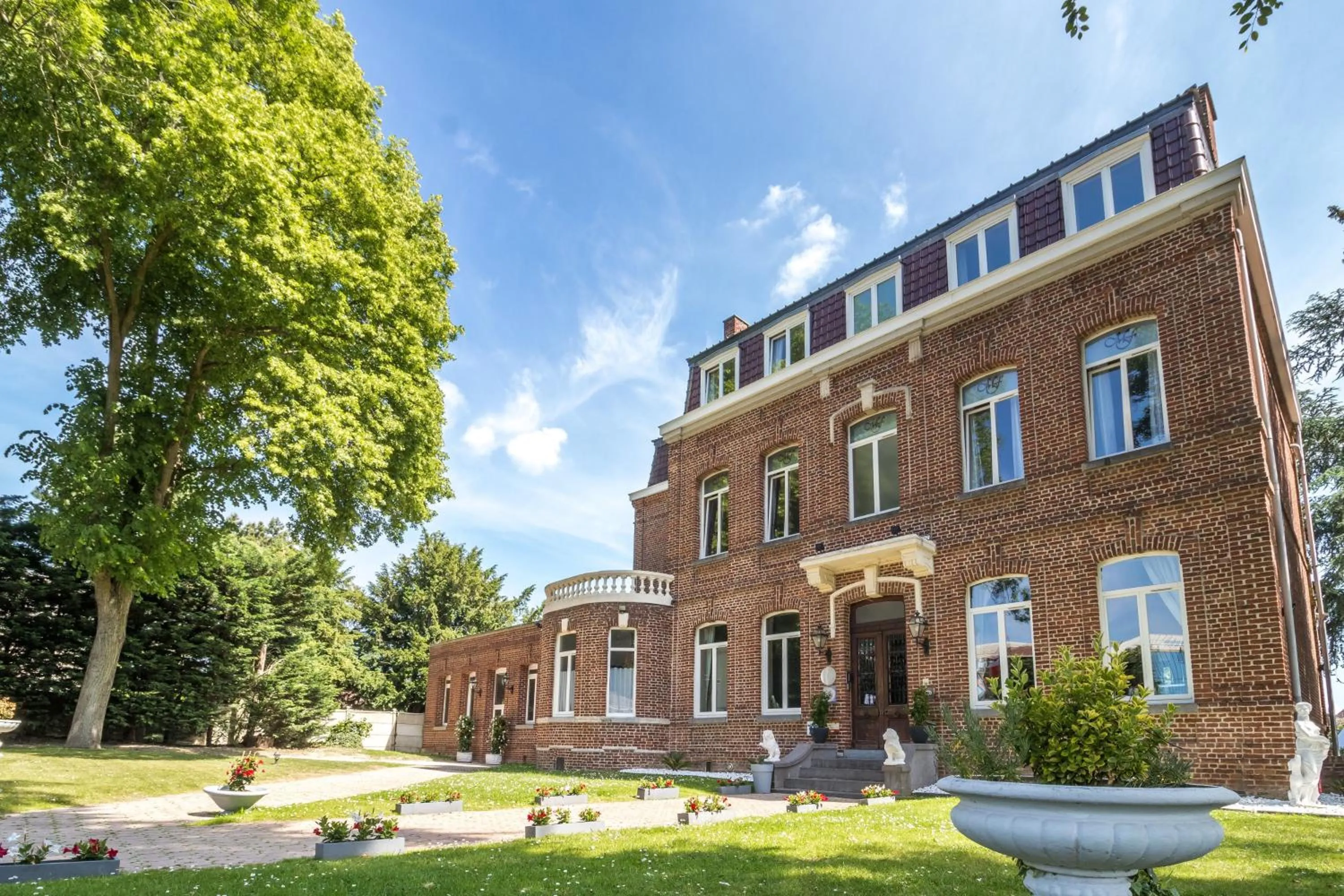 Facade/entrance in Logis Manoir de Fourcy