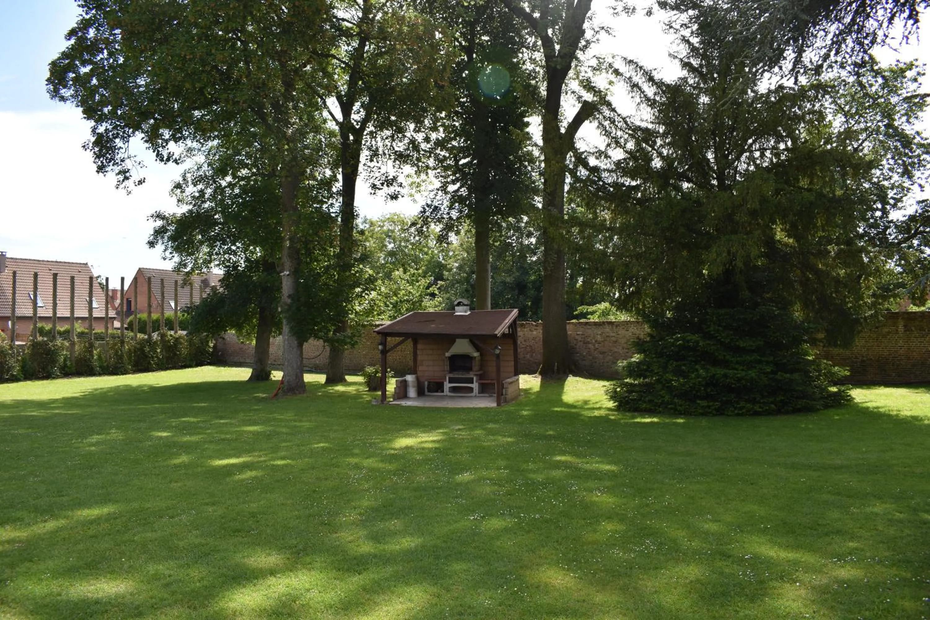 BBQ facilities in Logis Manoir de Fourcy