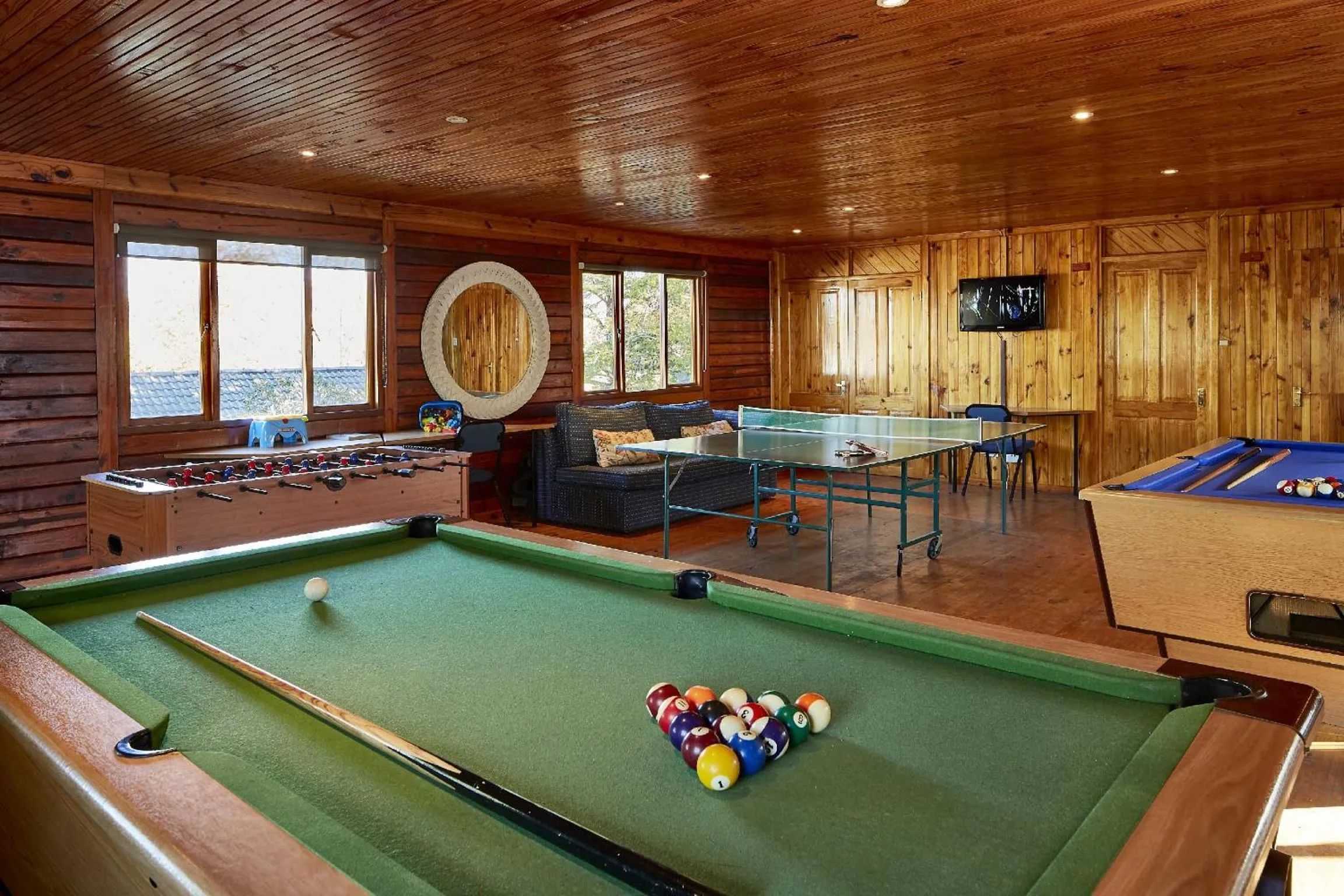 Communal lounge/ TV room in Knysna River Club by First Private Stays