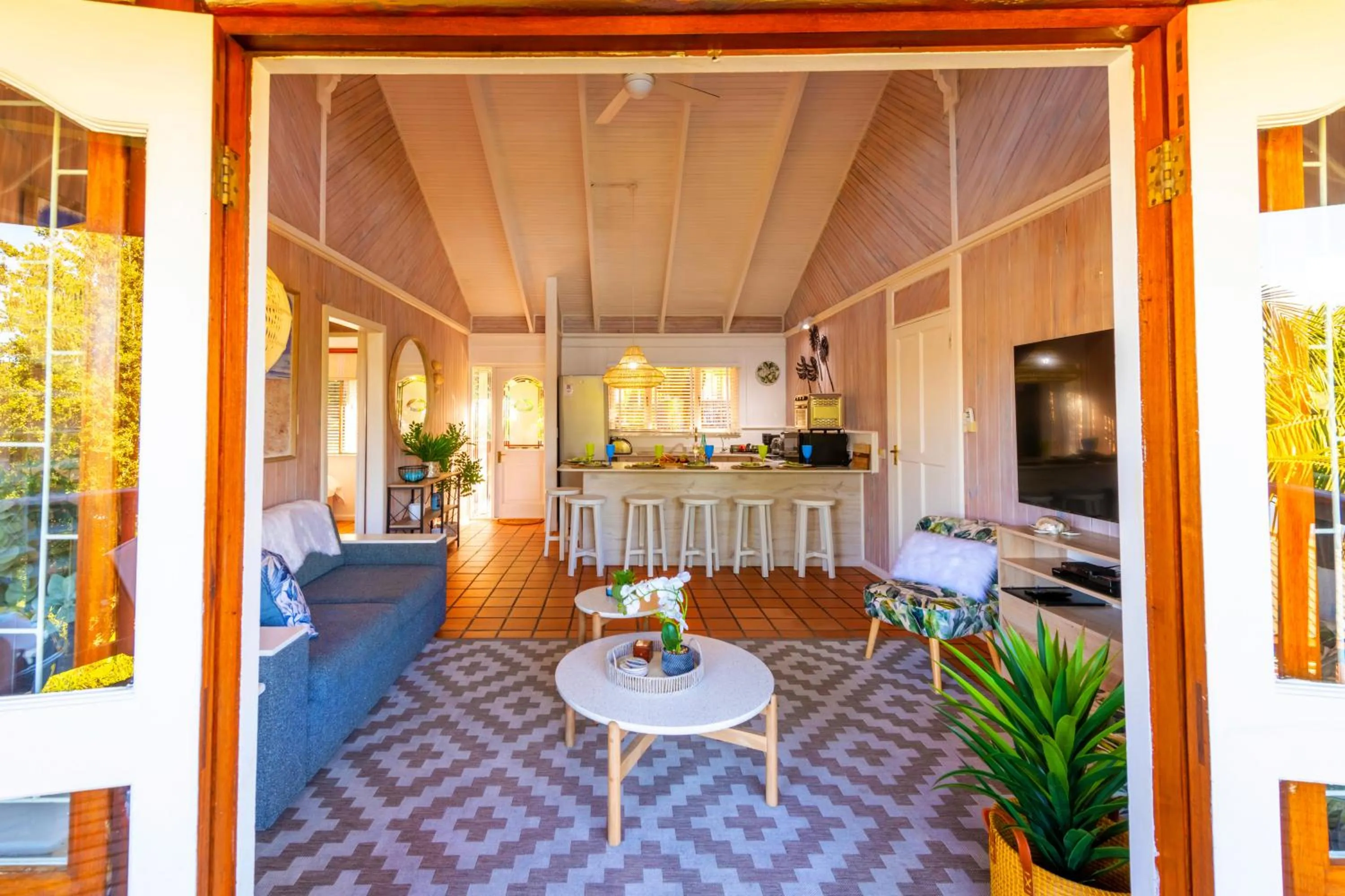 Communal lounge/ TV room in Knysna River Club by First Private Stays