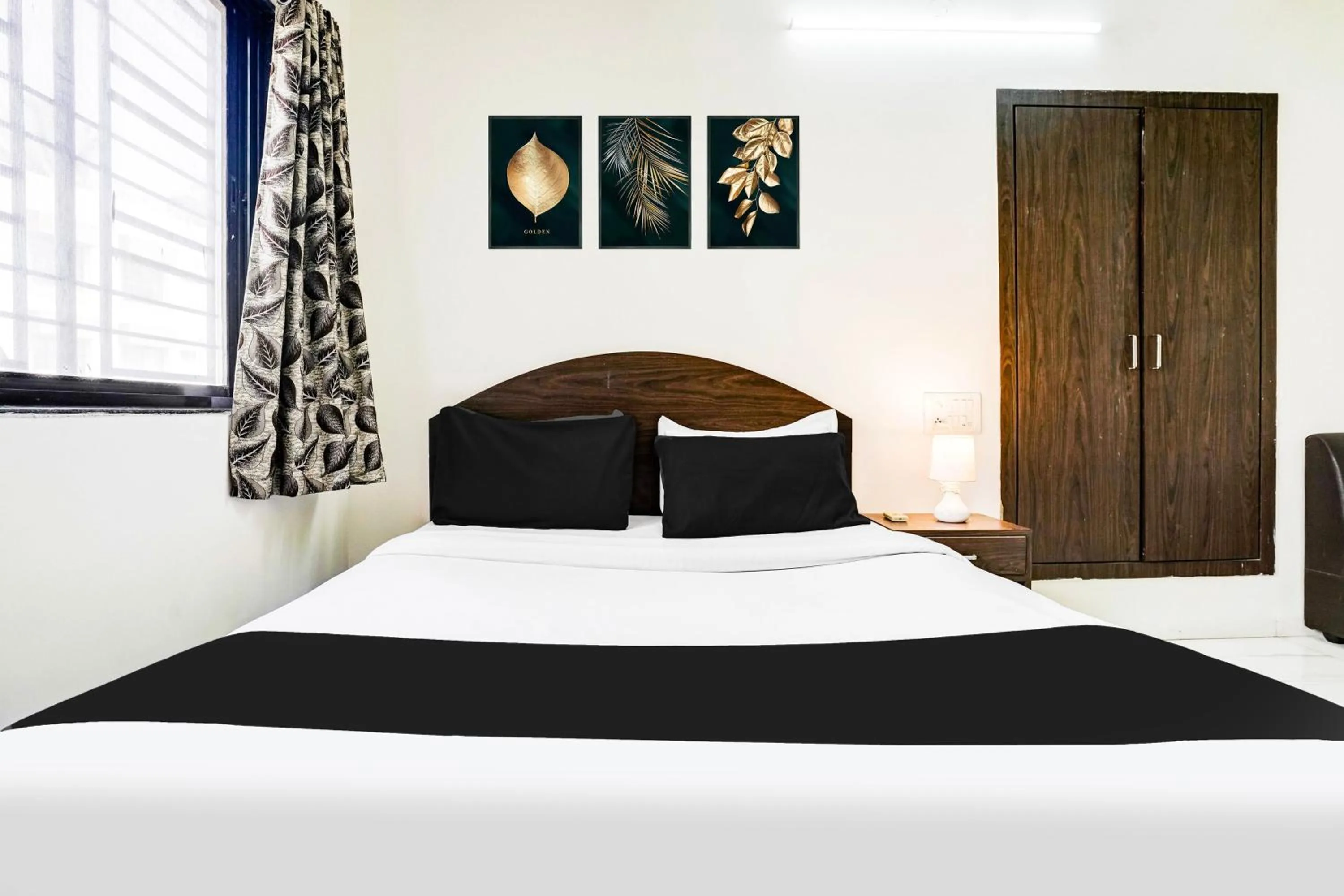 Bedroom, Bed in FabHotel Sahara Inn - Nr Vijay Mamta Theatre, Nashik Road