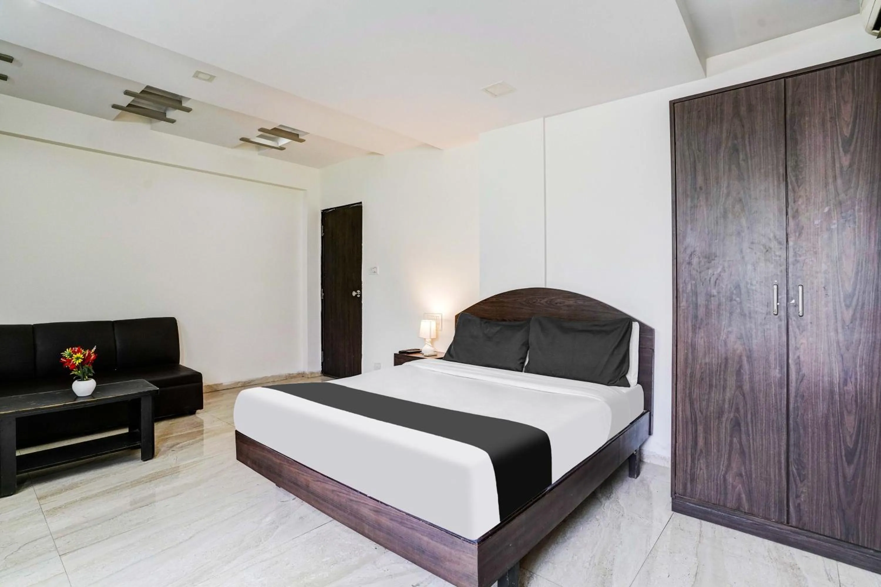 Bedroom, Bed in FabHotel Sahara Inn - Nr Vijay Mamta Theatre, Nashik Road