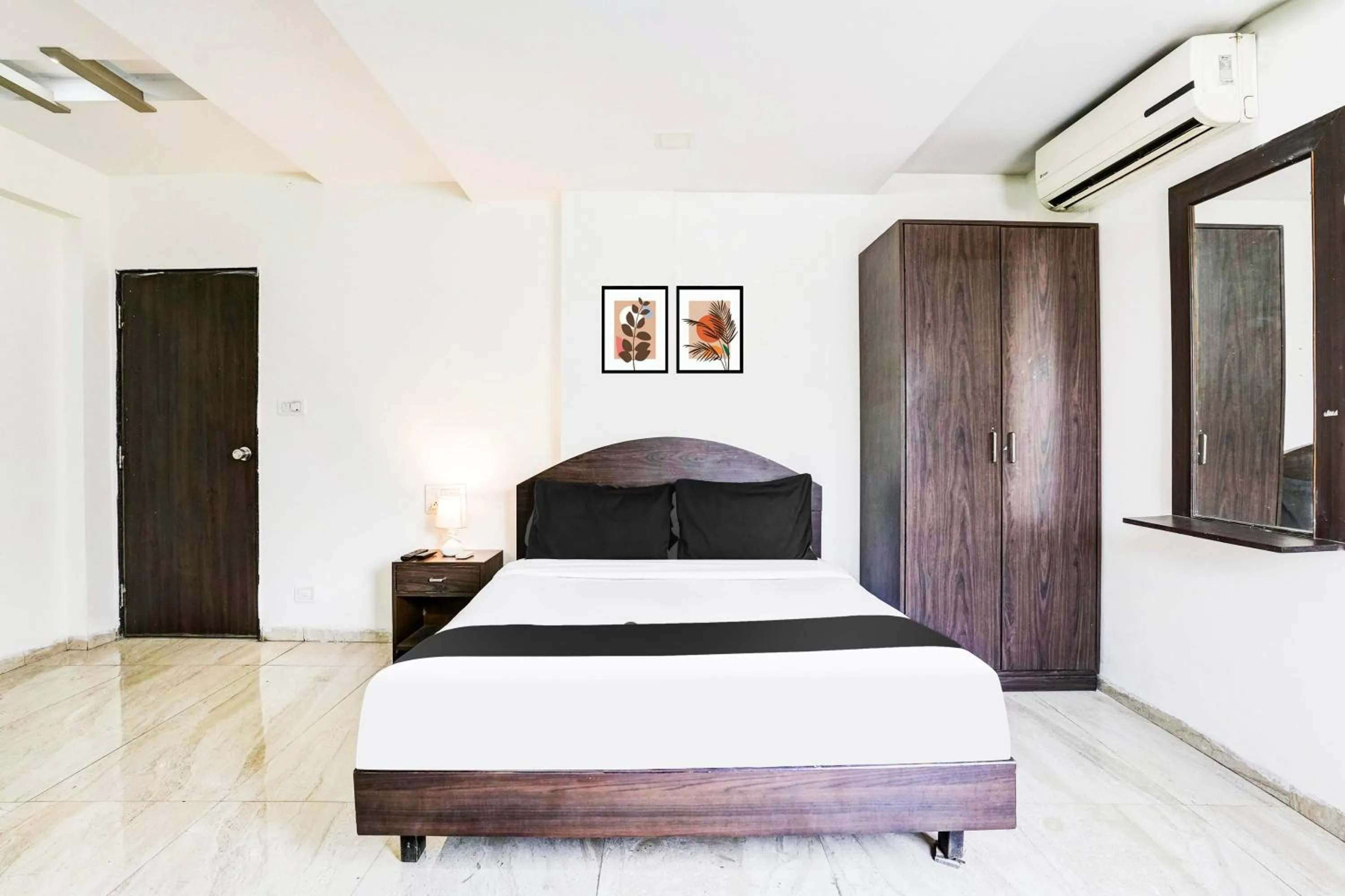 Bedroom, Bed in FabHotel Sahara Inn - Nr Vijay Mamta Theatre, Nashik Road