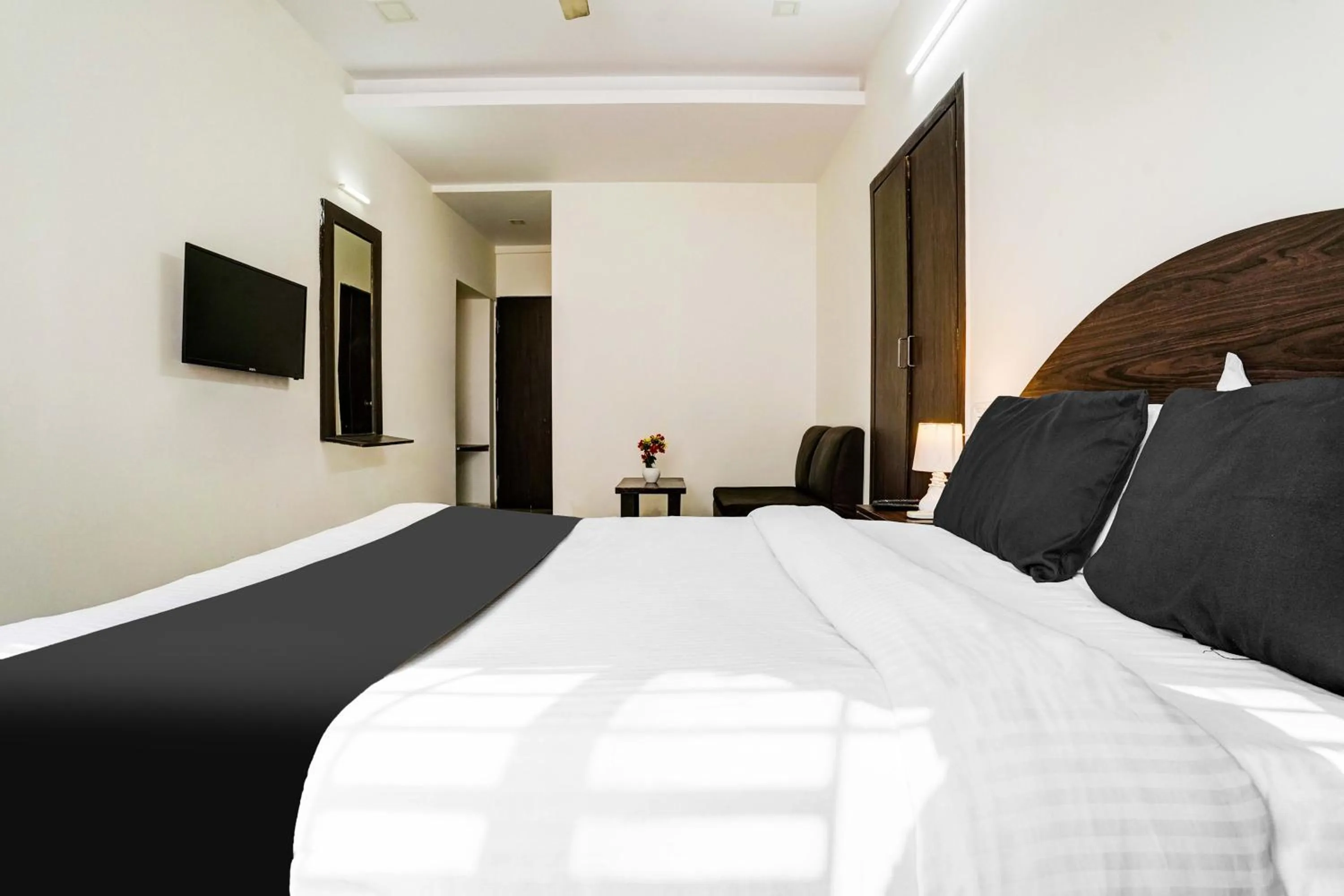 Bedroom, Bed in FabHotel Sahara Inn - Nr Vijay Mamta Theatre, Nashik Road