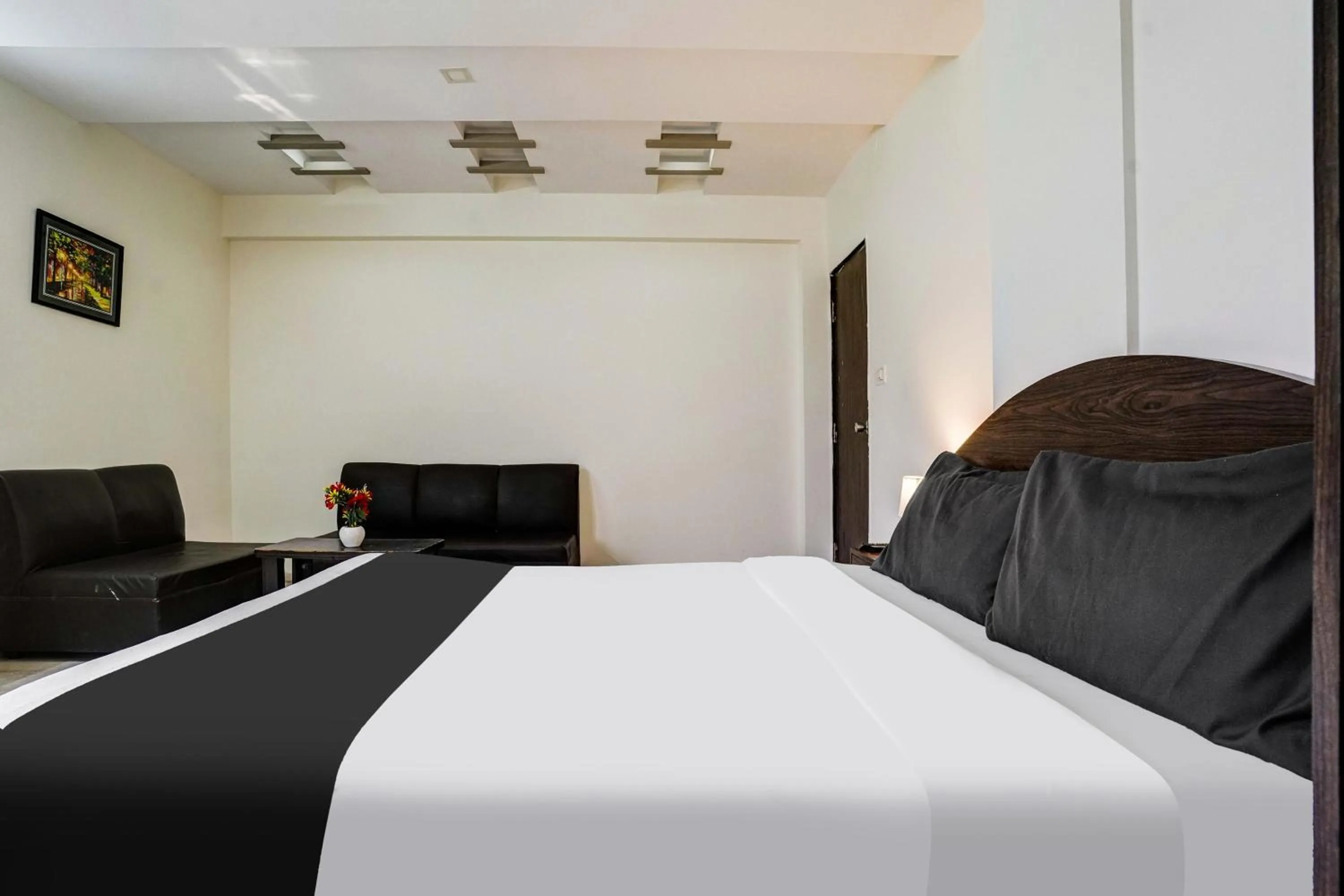 Bedroom, Bed in FabHotel Sahara Inn - Nr Vijay Mamta Theatre, Nashik Road