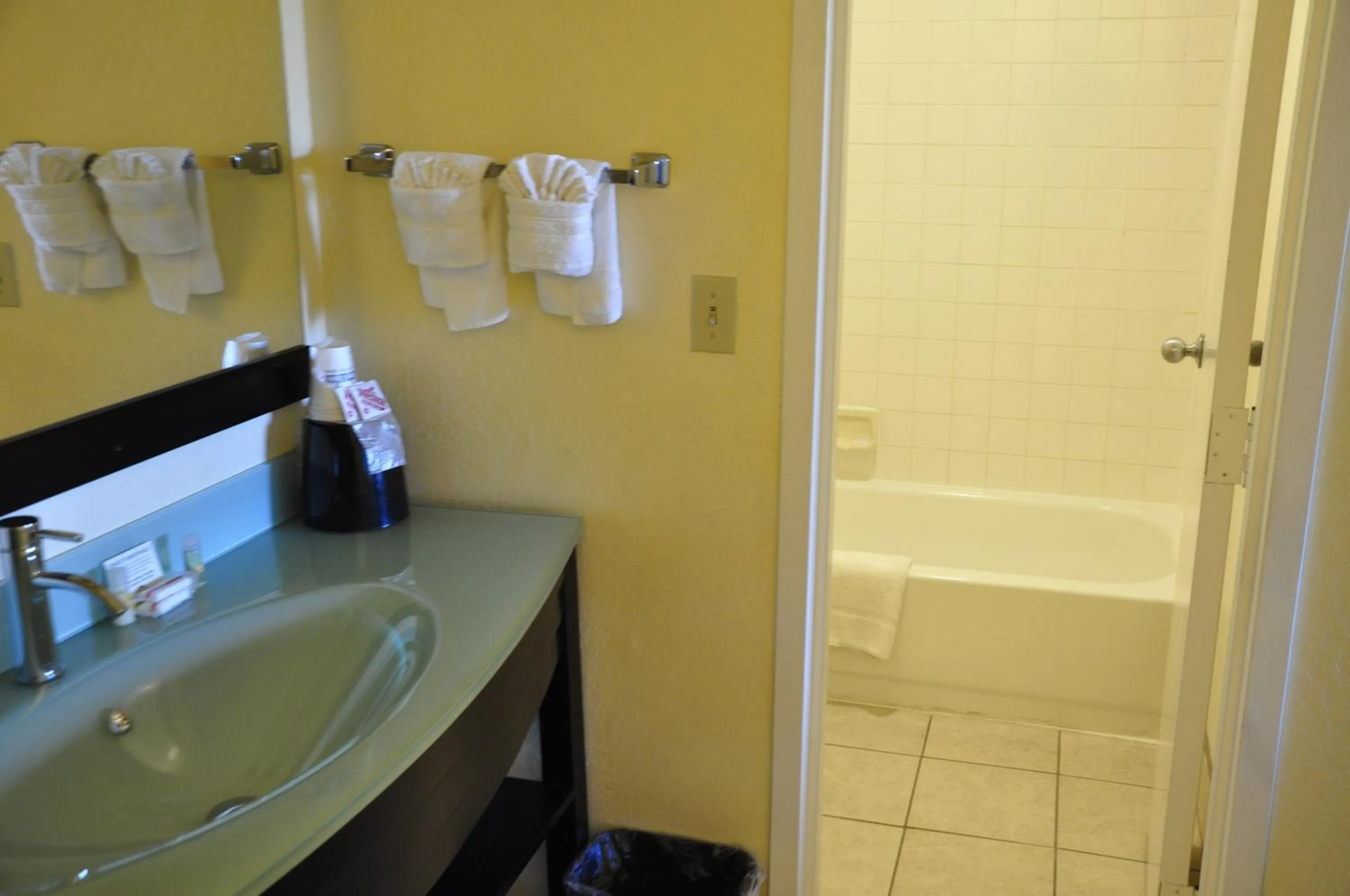Bathroom in Motel 6-Little Rock, AR - Airport