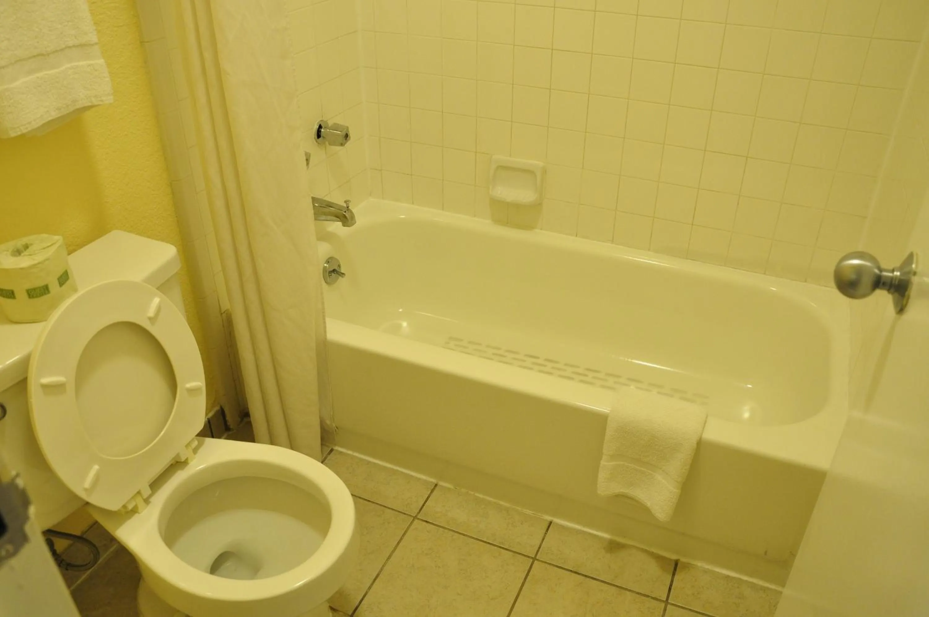 Bathroom in Motel 6-Little Rock, AR - Airport