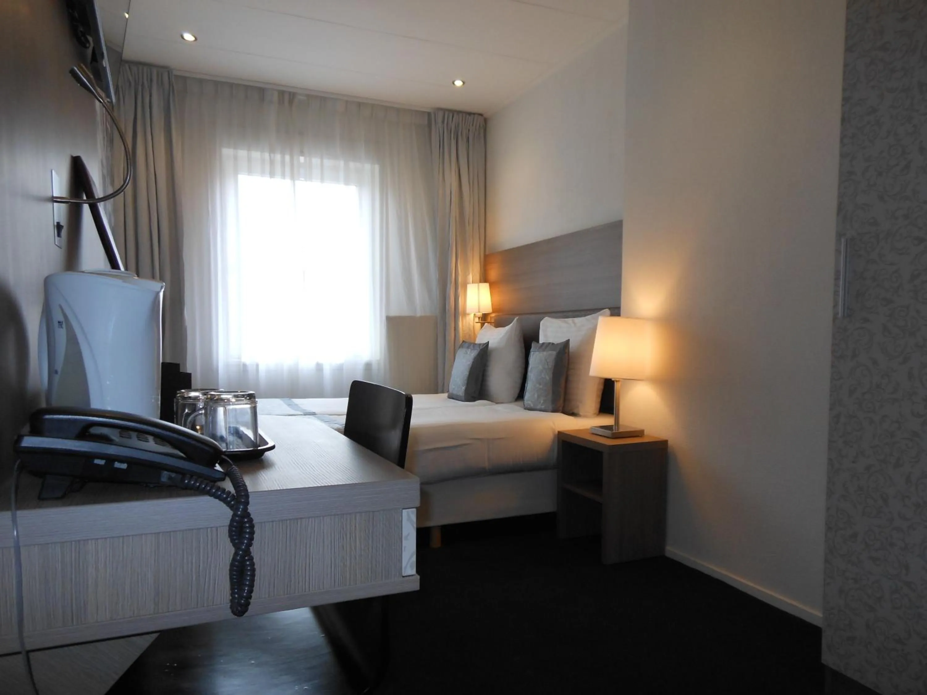 Photo of the whole room, Bed in The Concert Hotel