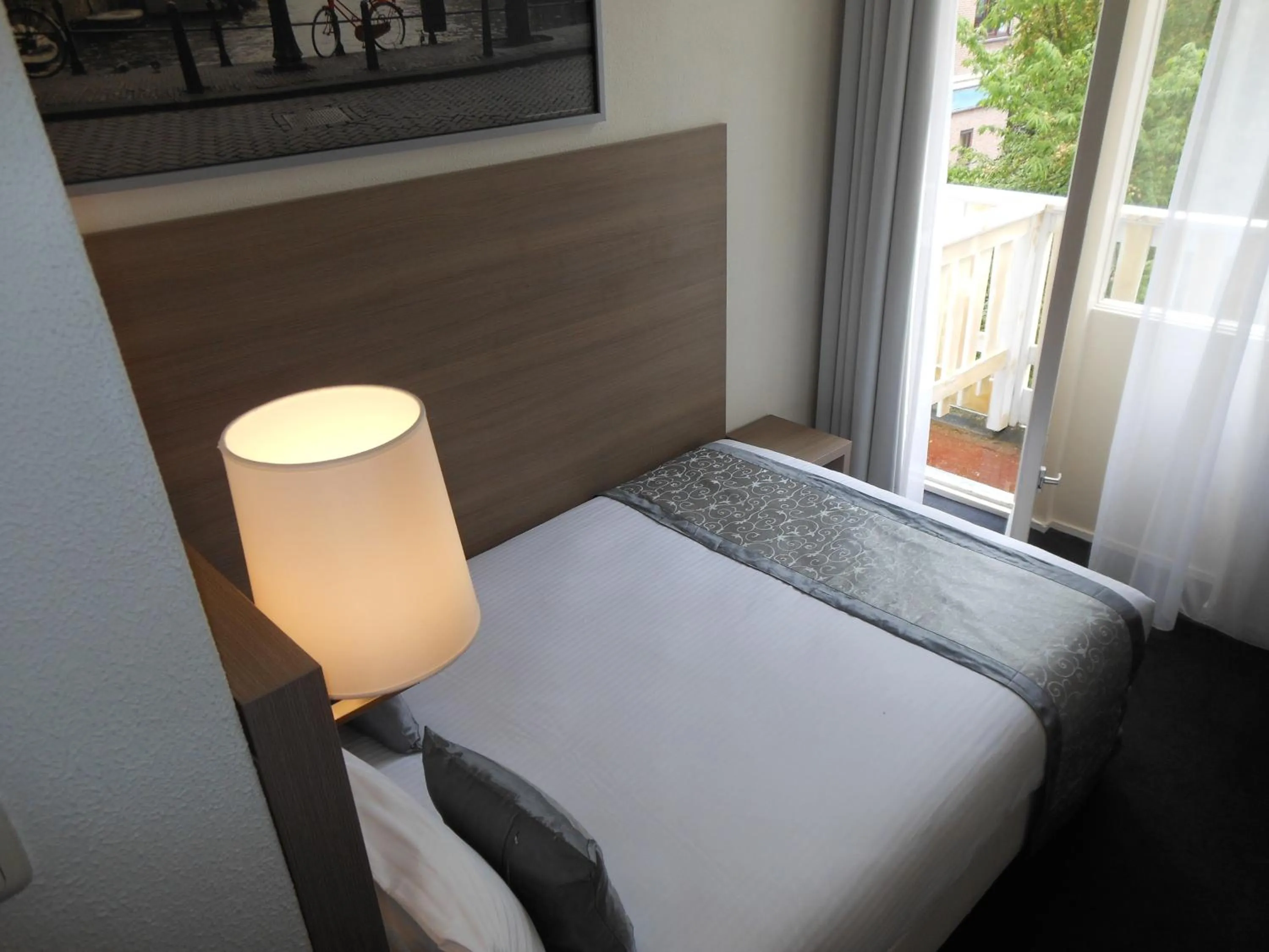 Bed in The Concert Hotel