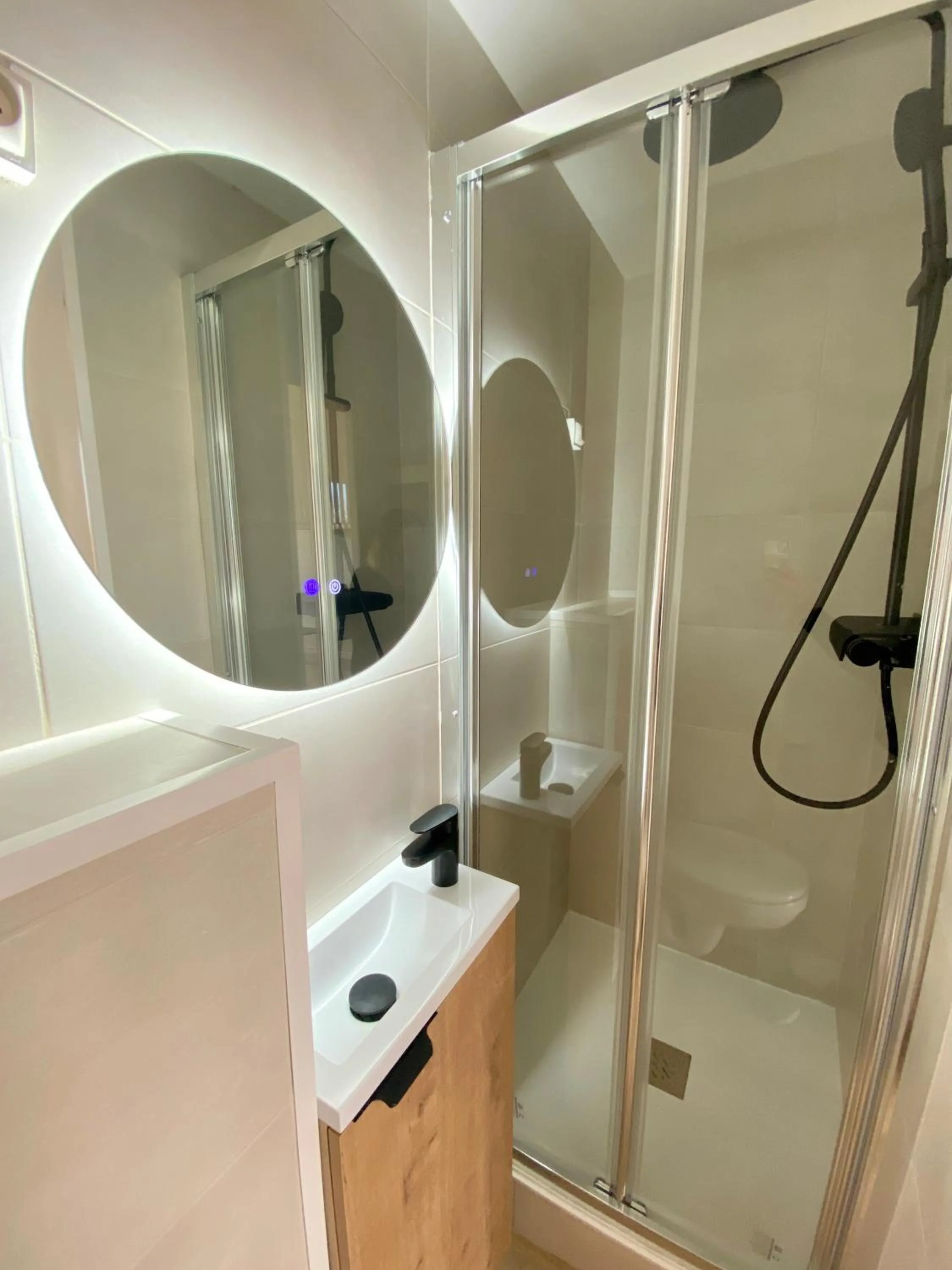 Shower in L'Escale Appartements et Suites en bord de Mer