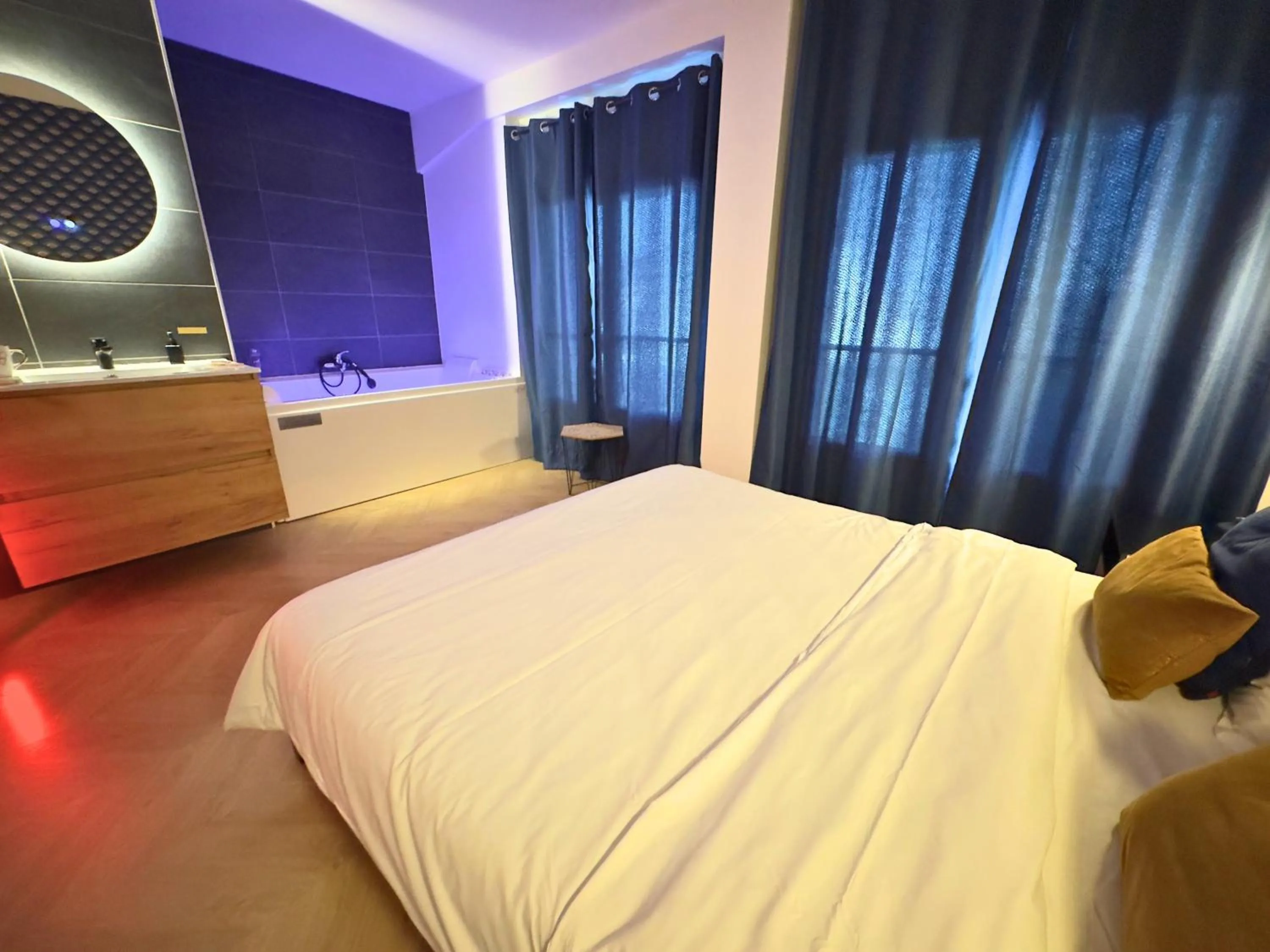 Bed in L'Escale Appartements et Suites en bord de Mer