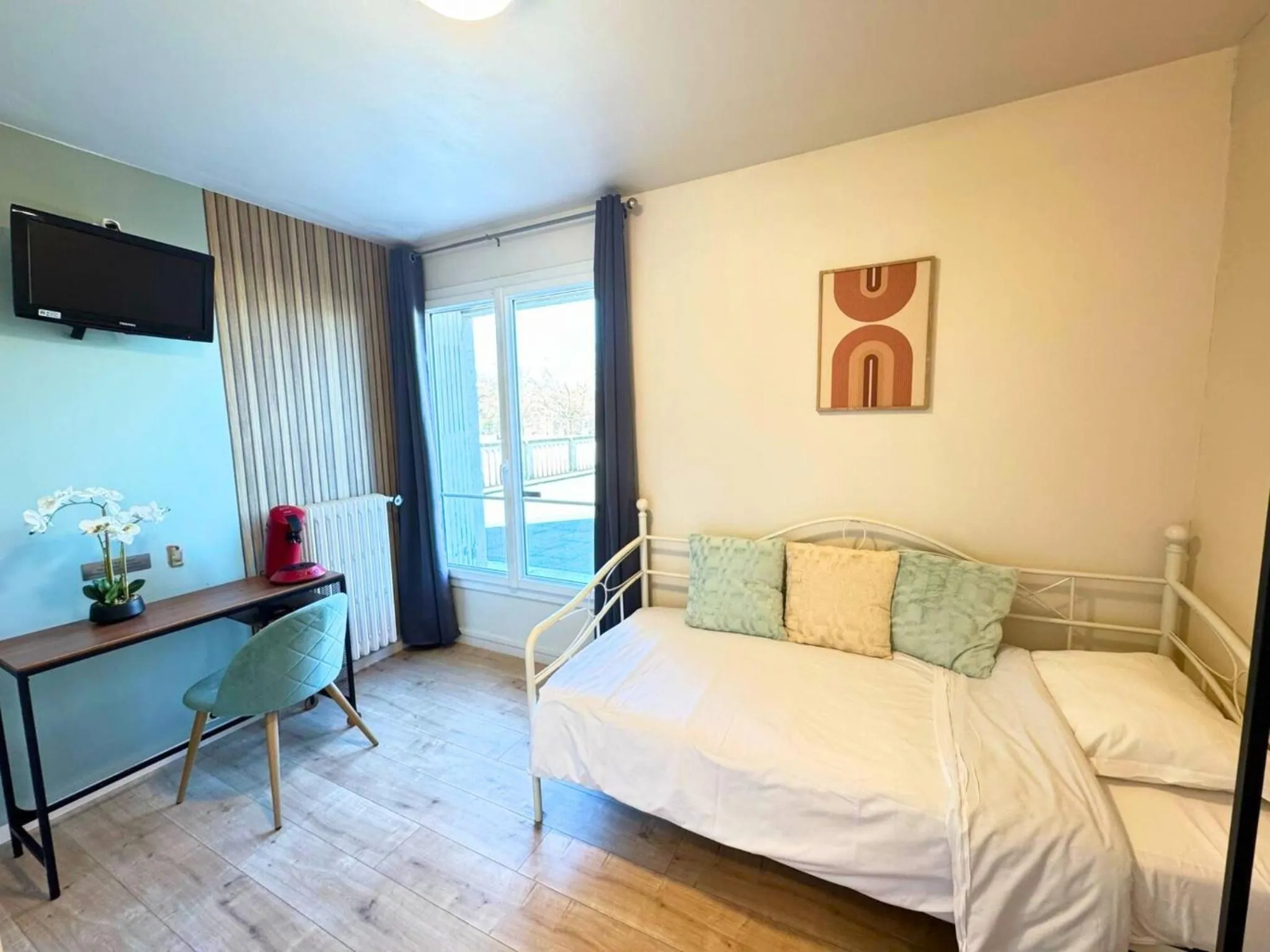 Bed in L'Escale Appartements et Suites en bord de Mer