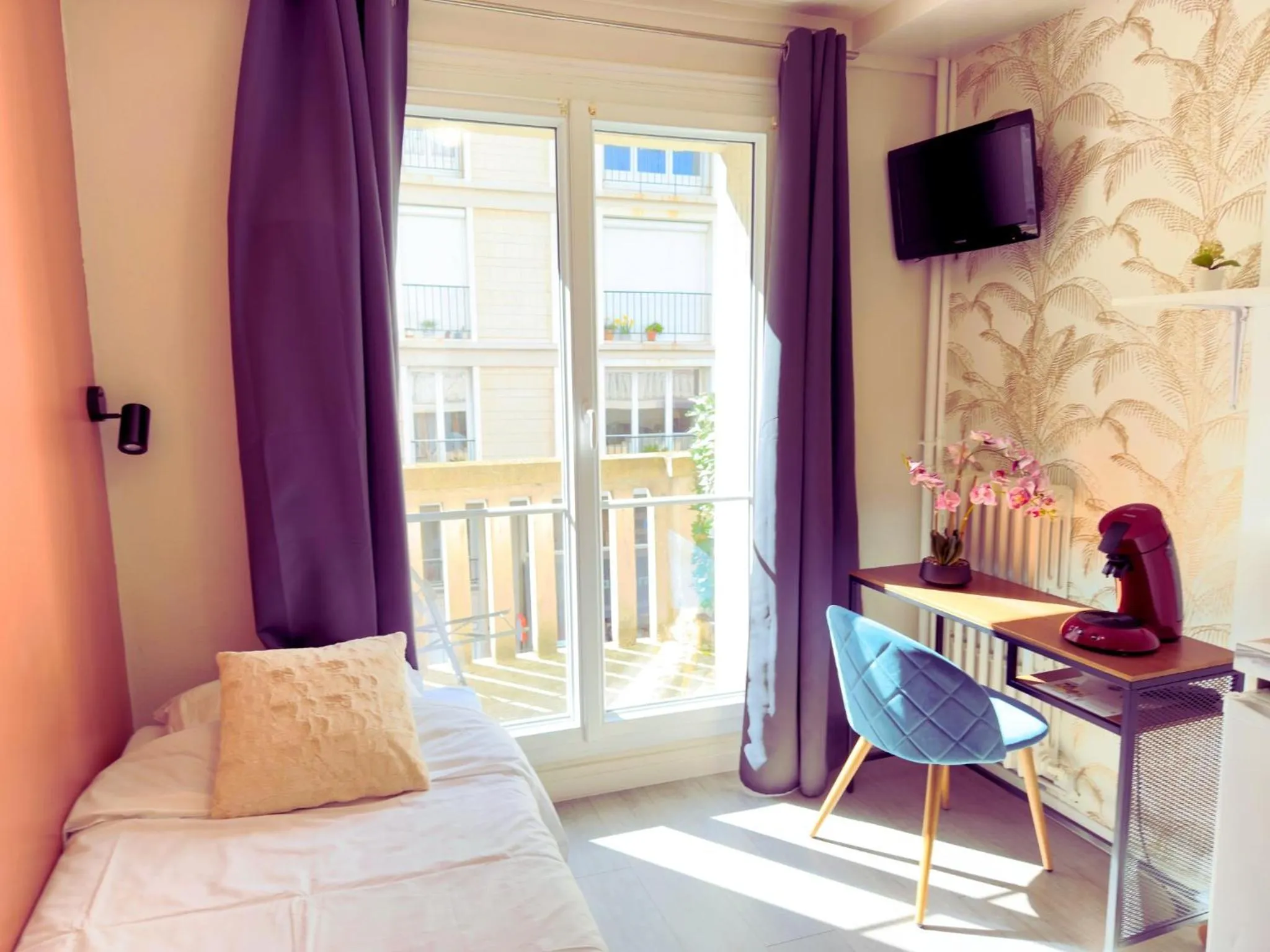 Bed in L'Escale Appartements et Suites en bord de Mer