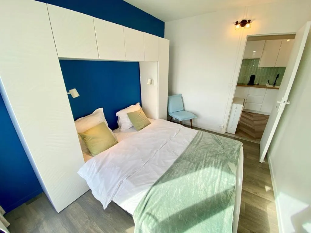 Bed in L'Escale Appartements et Suites en bord de Mer