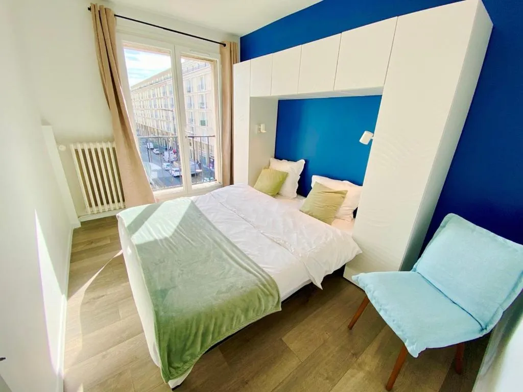 Photo of the whole room, Bed in L'Escale Appartements et Suites en bord de Mer