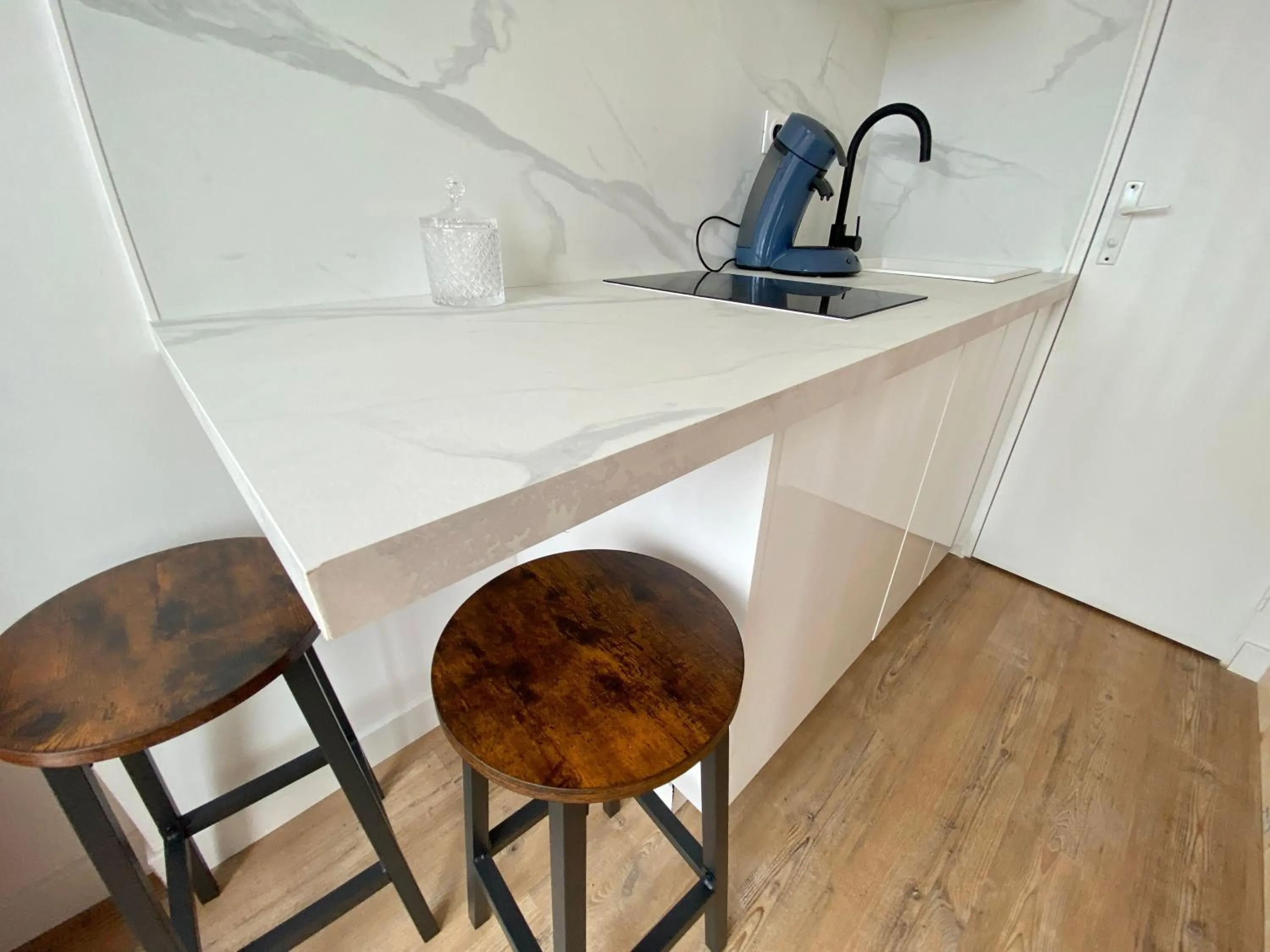 Kitchen or kitchenette in L'Escale Appartements et Suites en bord de Mer