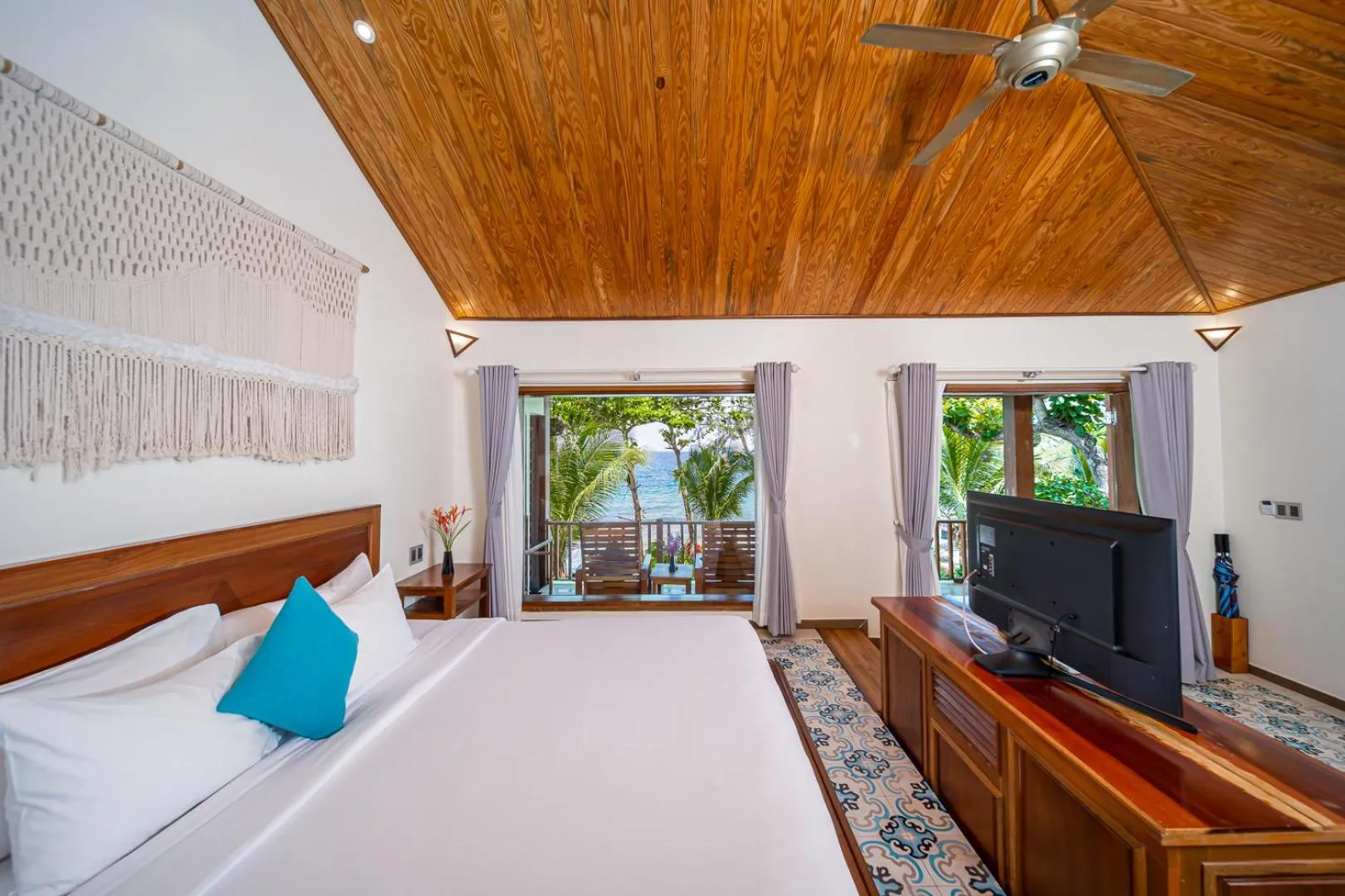View (from property/room), Bed in Camia Resort & Spa