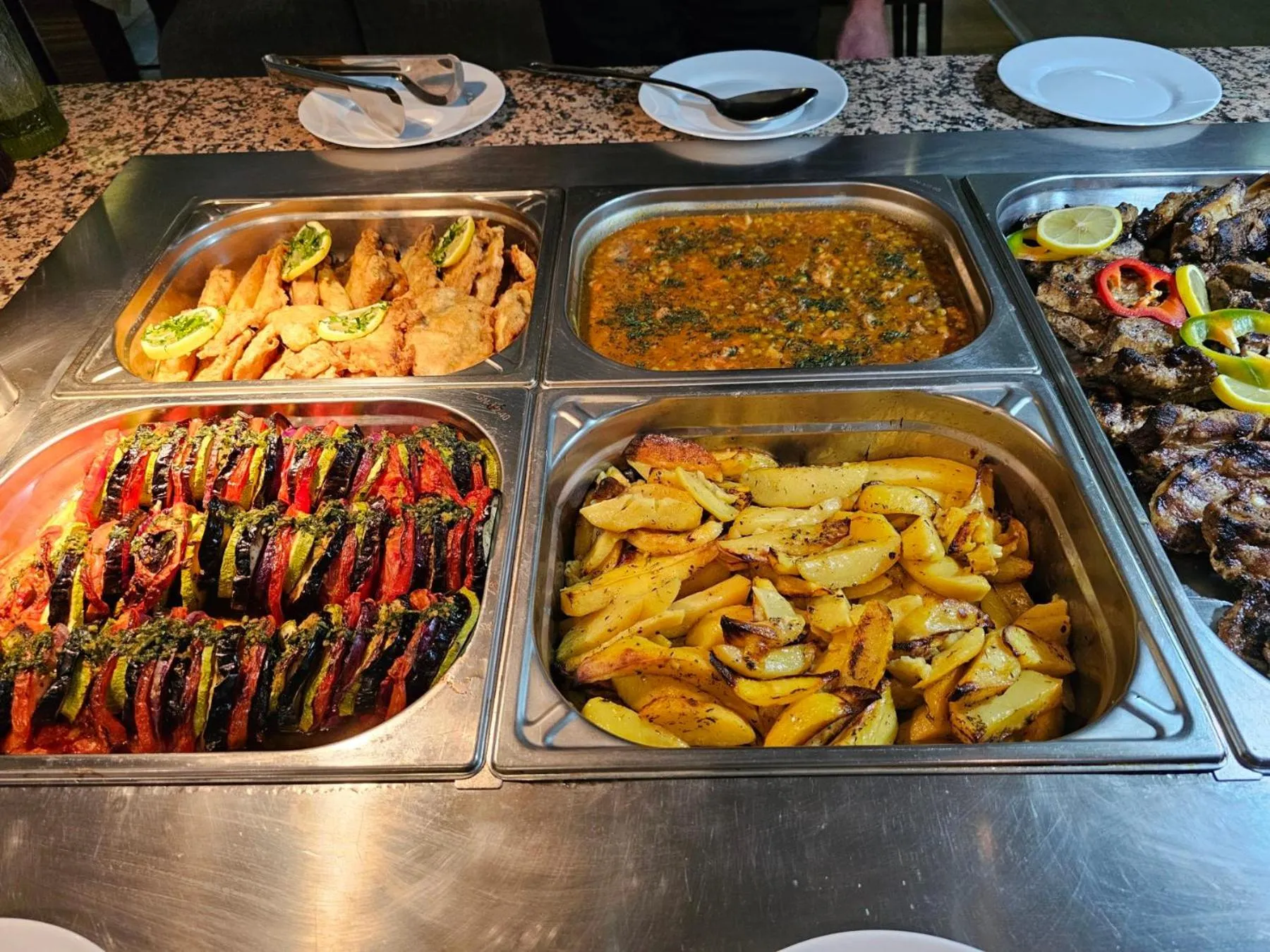 Dinner in Gardenia Park Hotel